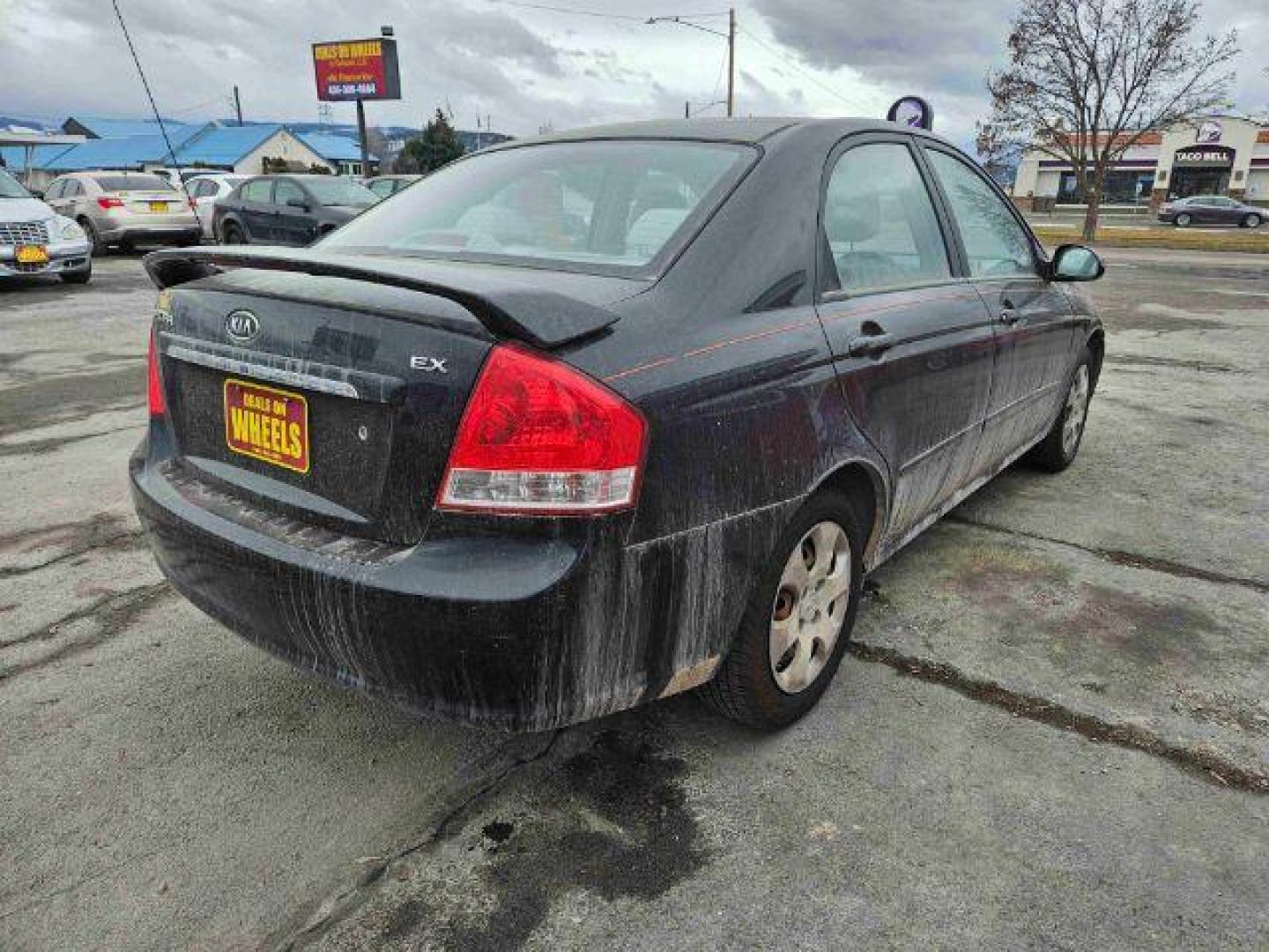 2007 Kia Spectra EX (KNAFE122675) with an 2.0L L4 DOHC 16V engine, located at 601 E. Idaho St., Kalispell, MT, 59901, (406) 300-4664, 0.000000, 0.000000 - Photo#4