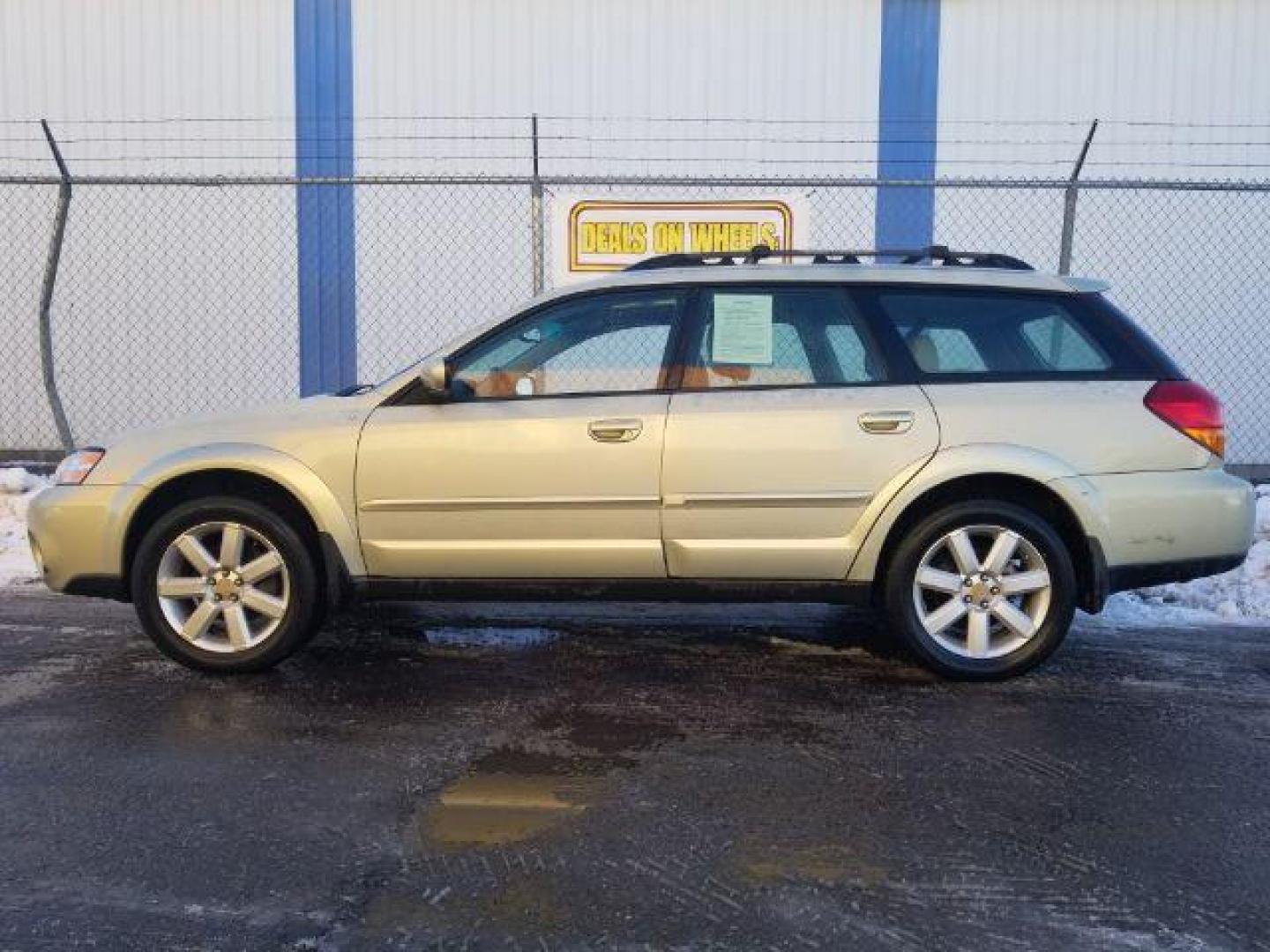 2007 Subaru Outback 2.5i Limited Wagon (4S4BP62C877) with an 2.5L H4 SOHC 16V engine, 4-Speed Automatic transmission, located at 601 E. Idaho St., Kalispell, MT, 59901, (406) 300-4664, 0.000000, 0.000000 - Photo#6