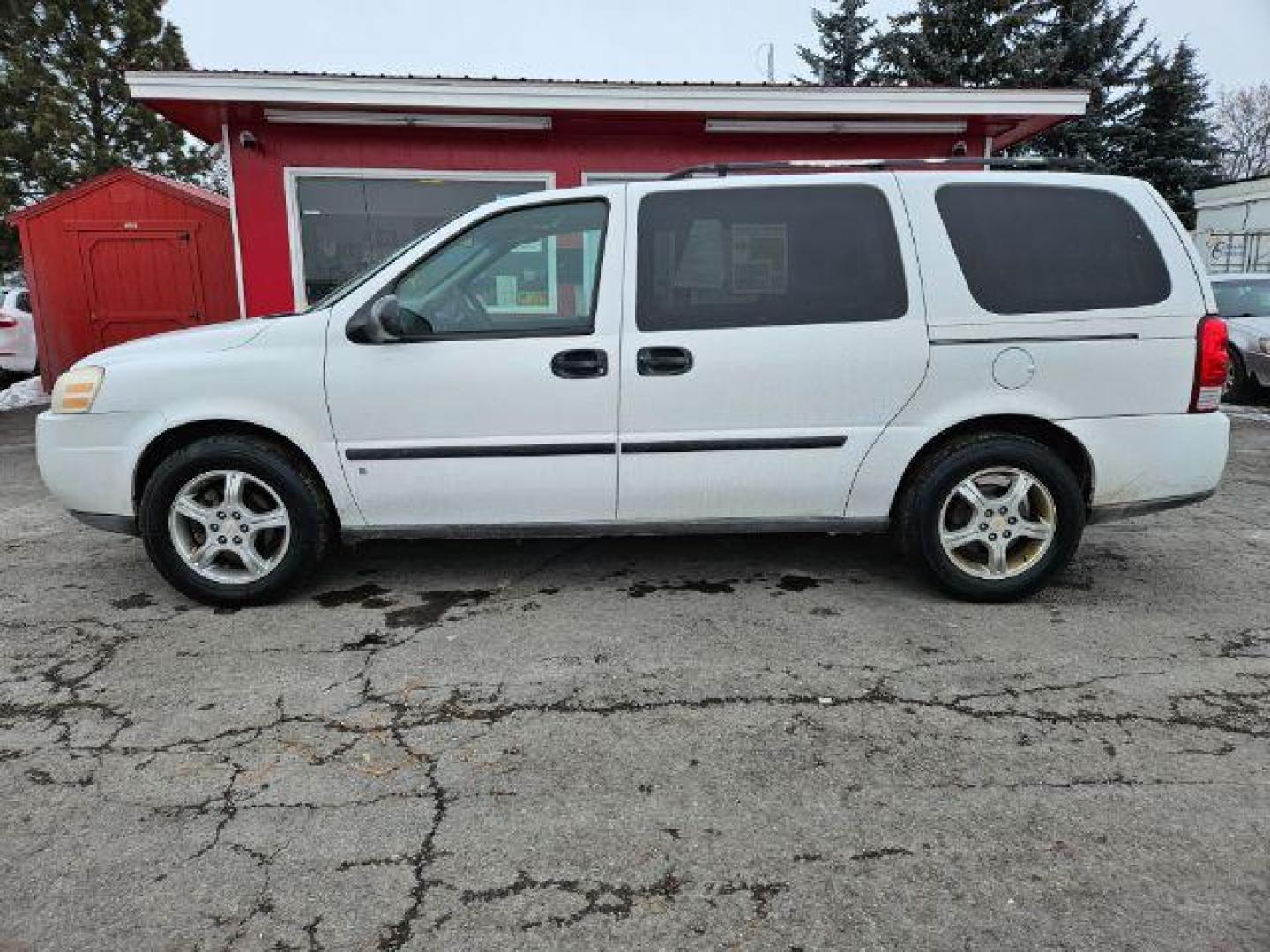 2008 Chevrolet Uplander LS Ext. 1LS (1GNDV23108D) with an 3.9L V6 DOHC 24V engine, 4-Speed Automatic transmission, located at 601 E. Idaho St., Kalispell, MT, 59901, (406) 300-4664, 0.000000, 0.000000 - Photo#1