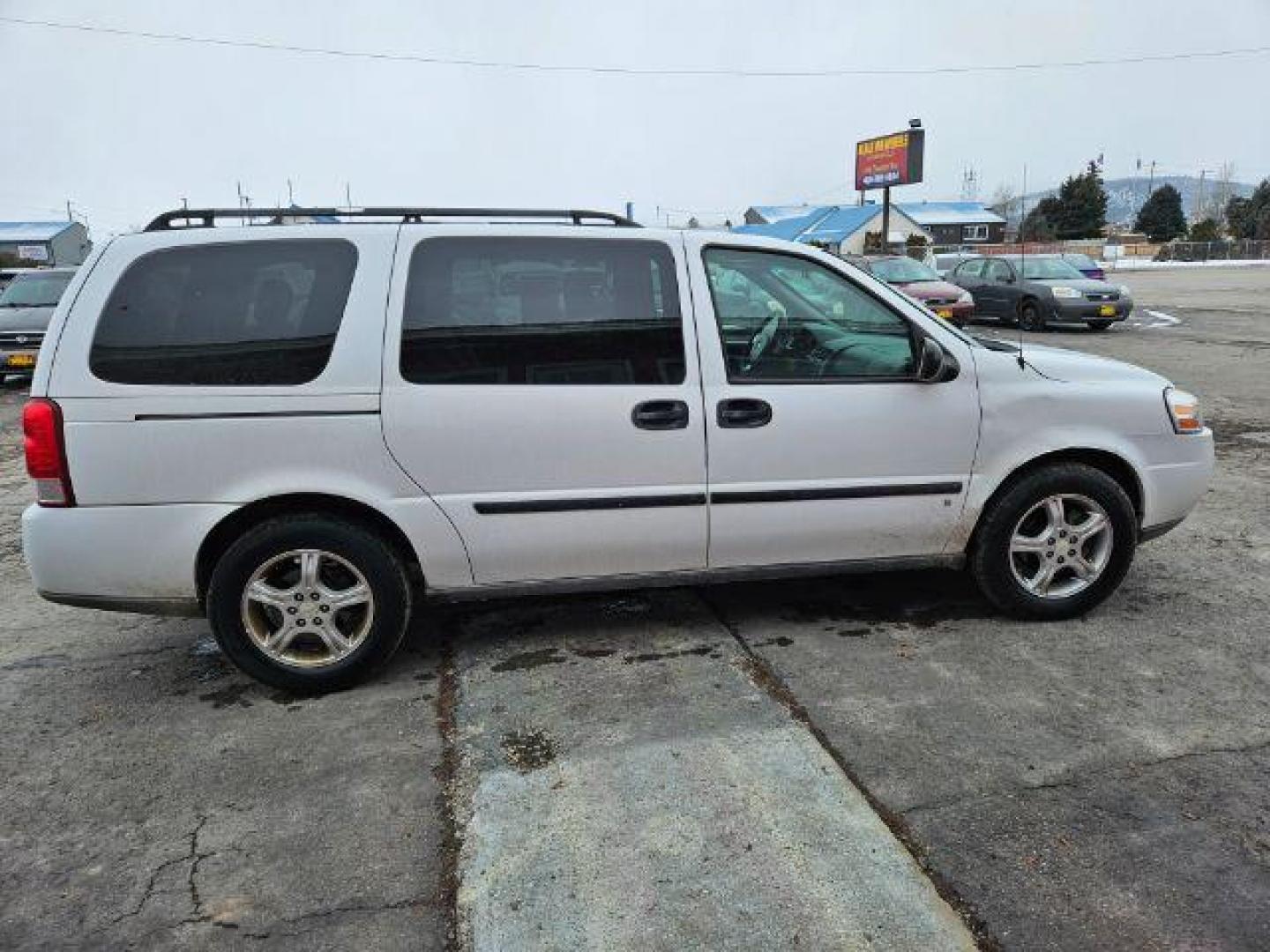 2008 Chevrolet Uplander LS Ext. 1LS (1GNDV23108D) with an 3.9L V6 DOHC 24V engine, 4-Speed Automatic transmission, located at 601 E. Idaho St., Kalispell, MT, 59901, (406) 300-4664, 0.000000, 0.000000 - Photo#5