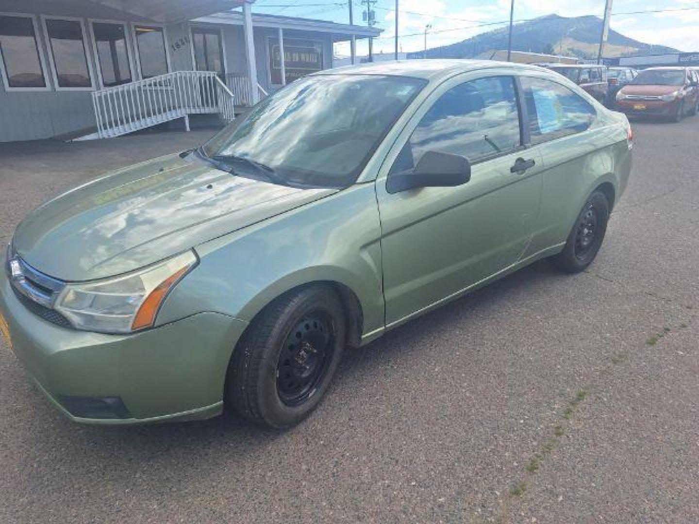 2008 GREEN FORD FOCUS green (1FAHP32N58W) with an 2.0L 16V engine, Manual transmission, located at 1821 N Montana Ave., Helena, MT, 59601, 0.000000, 0.000000 - Photo#0