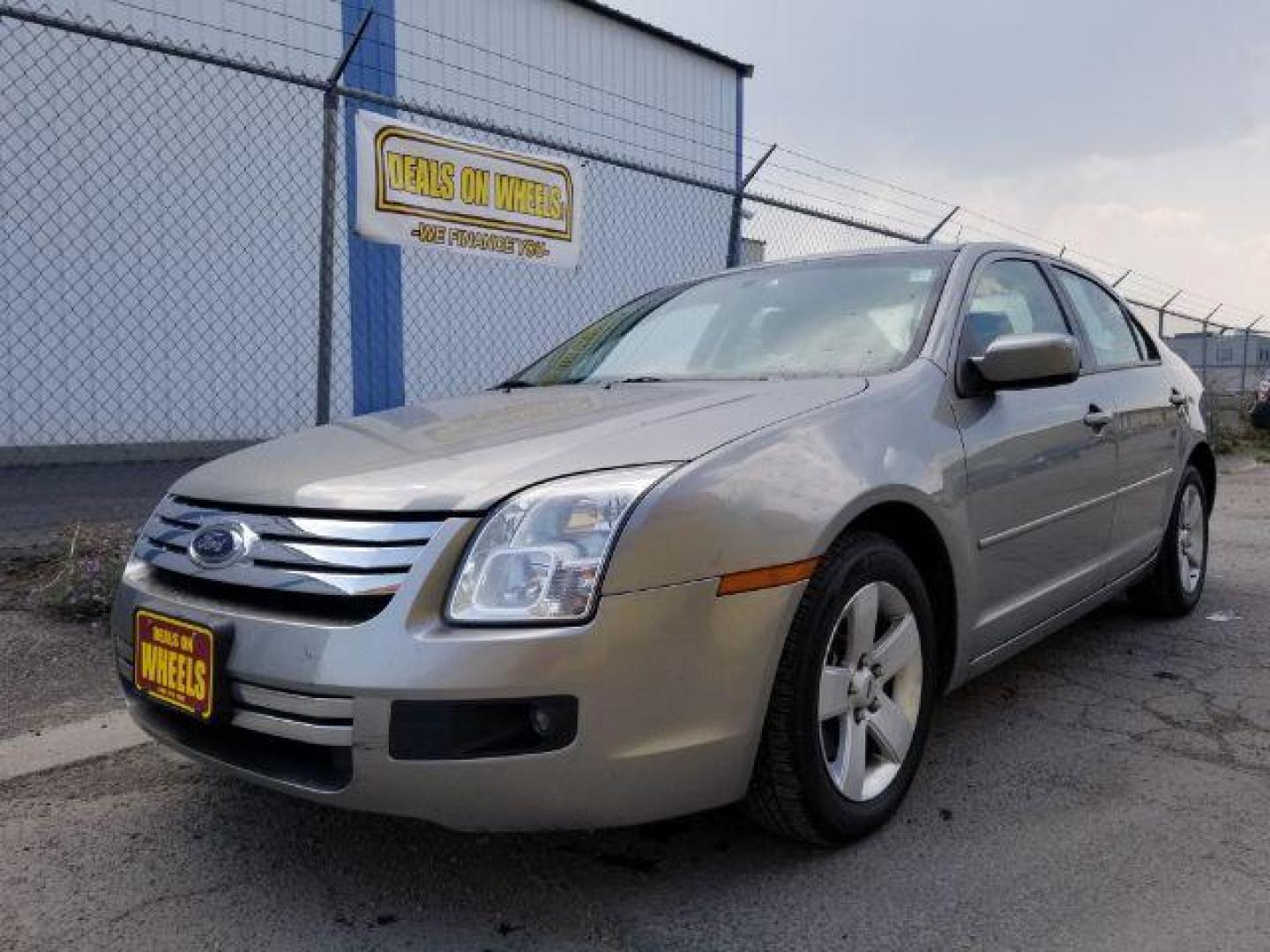 2008 Ford Fusion SE (3FAHP07Z48R) with an 2.3L L4 DOHC 16V engine, located at 601 E. Idaho St., Kalispell, MT, 59901, (406) 300-4664, 0.000000, 0.000000 - Photo#0