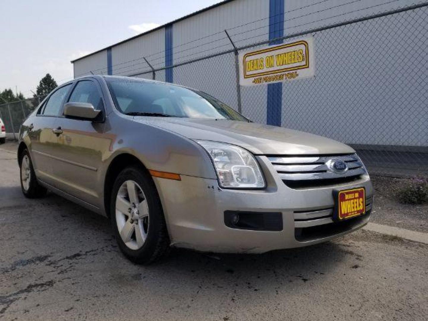 2008 Ford Fusion SE (3FAHP07Z48R) with an 2.3L L4 DOHC 16V engine, located at 601 E. Idaho St., Kalispell, MT, 59901, (406) 300-4664, 0.000000, 0.000000 - Photo#5