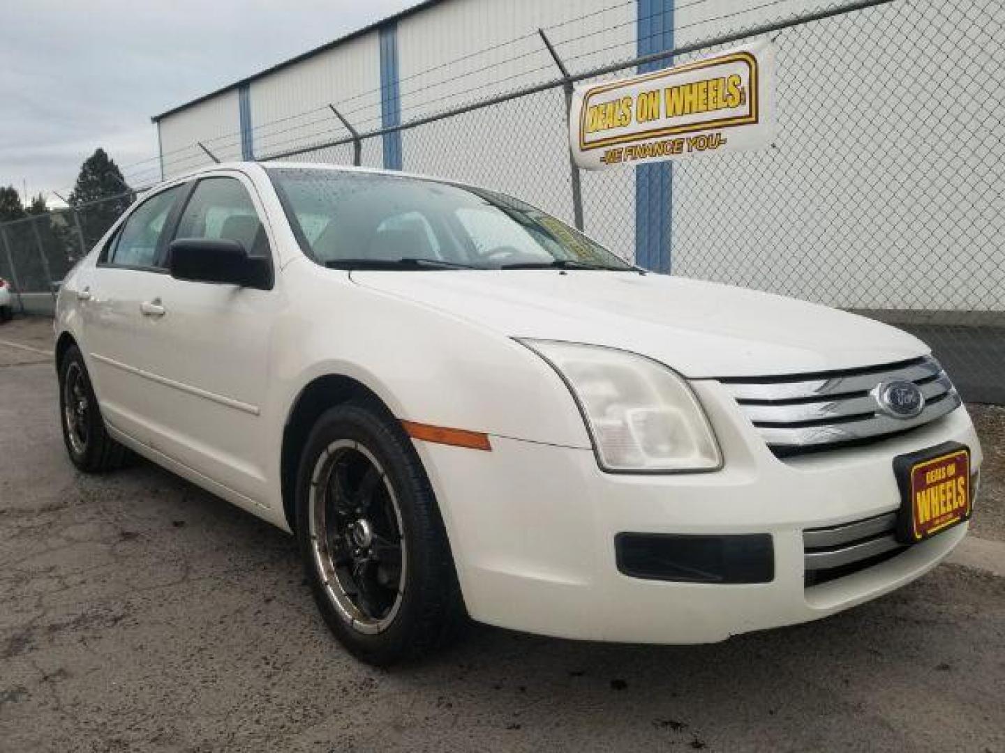 2008 Ford Fusion S (3FAHP06Z58R) with an 2.3L L4 DOHC 16V engine, located at 601 E. Idaho St., Kalispell, MT, 59901, (406) 300-4664, 0.000000, 0.000000 - Photo#2