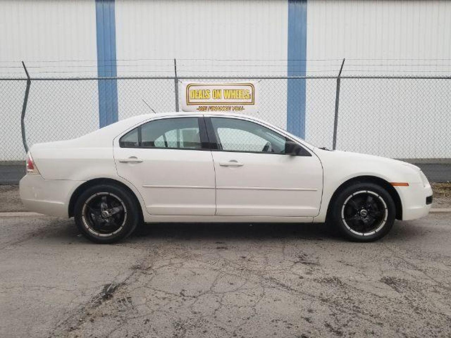 2008 Ford Fusion S (3FAHP06Z58R) with an 2.3L L4 DOHC 16V engine, located at 601 E. Idaho St., Kalispell, MT, 59901, (406) 300-4664, 0.000000, 0.000000 - Photo#3