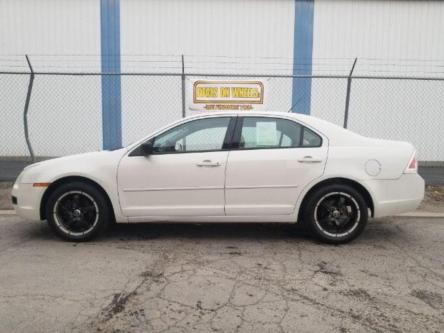 2008 Ford Fusion S (3FAHP06Z58R) with an 2.3L L4 DOHC 16V engine, located at 601 E. Idaho St., Kalispell, MT, 59901, (406) 300-4664, 0.000000, 0.000000 - Photo#6