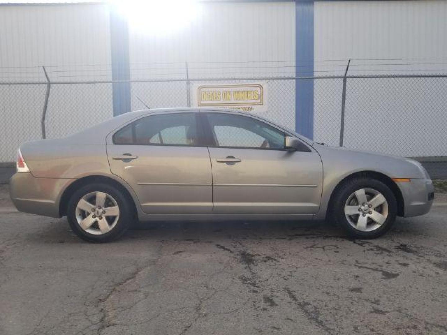 2008 Ford Fusion V6 SE (3FAHP07188R) with an 3.0L V6 DOHC 24V engine, located at 1800 West Broadway, Missoula, 59808, (406) 543-1986, 46.881348, -114.023628 - Photo#3