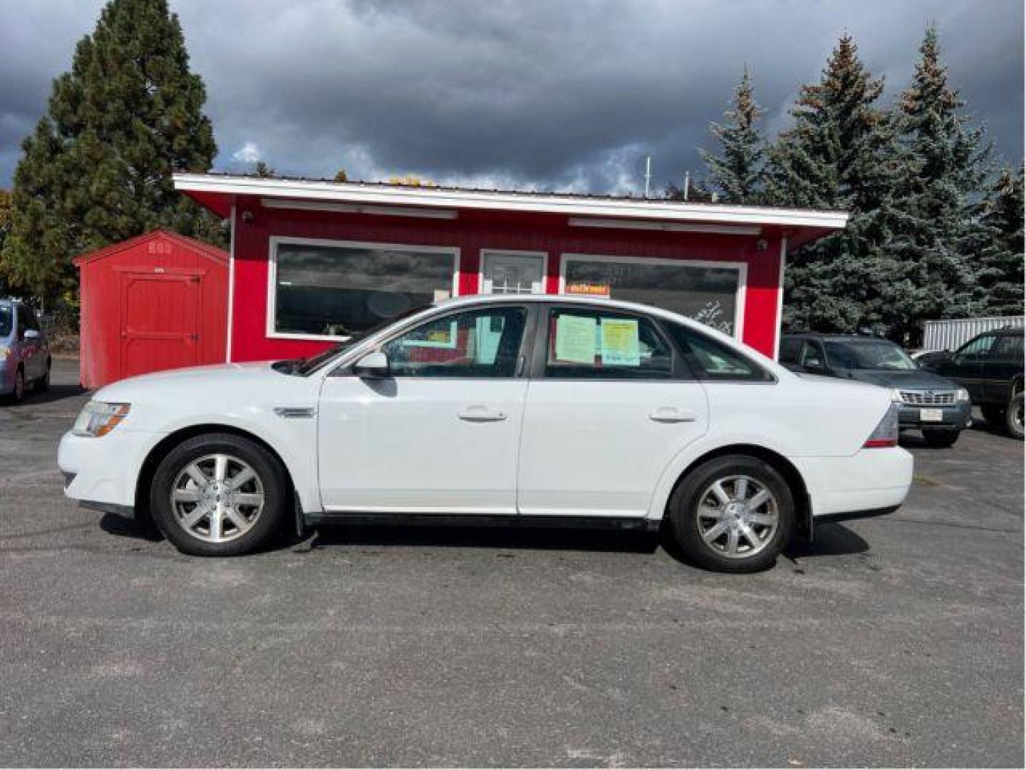 2008 Ford Taurus SEL (1FAHP24W48G) with an 3.5L V6 DOHC 24V engine, 6-Speed Automatic transmission, located at 601 E. Idaho St., Kalispell, MT, 59901, (406) 300-4664, 0.000000, 0.000000 - Photo#1