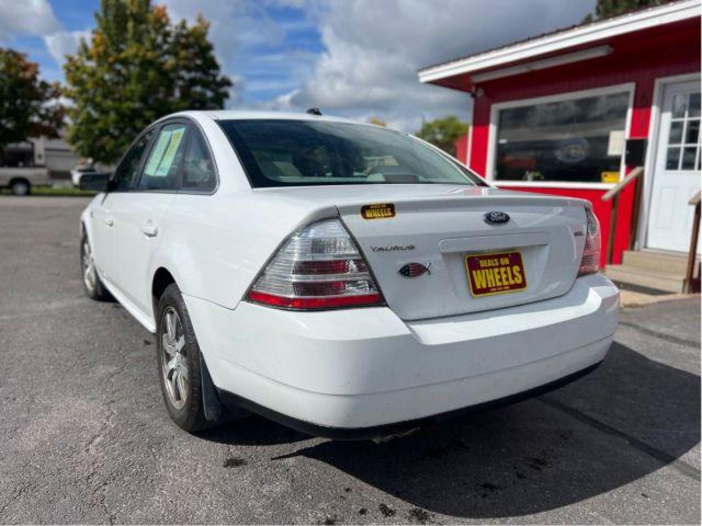 2008 Ford Taurus SEL (1FAHP24W48G) with an 3.5L V6 DOHC 24V engine, 6-Speed Automatic transmission, located at 601 E. Idaho St., Kalispell, MT, 59901, (406) 300-4664, 0.000000, 0.000000 - Photo#2