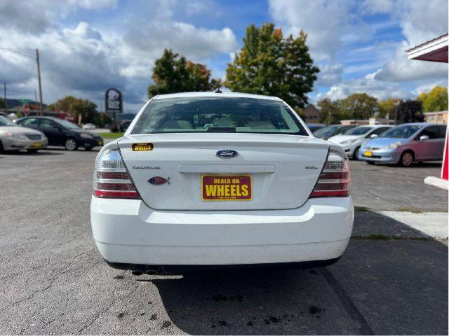 2008 Ford Taurus SEL (1FAHP24W48G) with an 3.5L V6 DOHC 24V engine, 6-Speed Automatic transmission, located at 601 E. Idaho St., Kalispell, MT, 59901, (406) 300-4664, 0.000000, 0.000000 - Photo#3