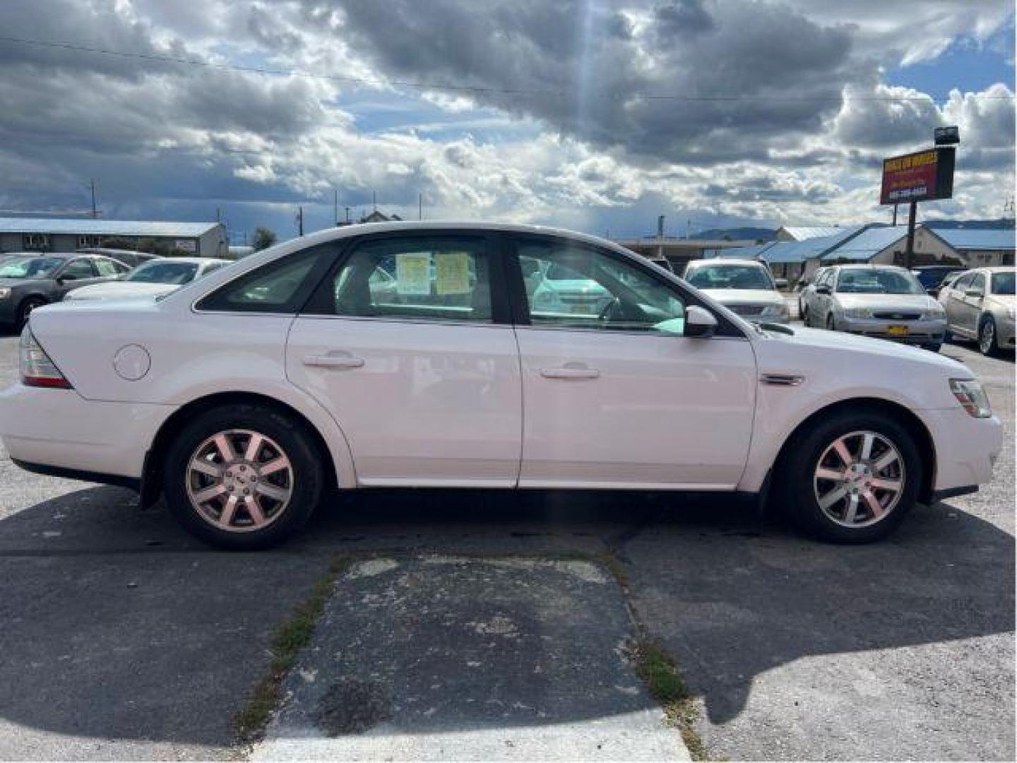 2008 Ford Taurus SEL (1FAHP24W48G) with an 3.5L V6 DOHC 24V engine, 6-Speed Automatic transmission, located at 601 E. Idaho St., Kalispell, MT, 59901, (406) 300-4664, 0.000000, 0.000000 - Photo#5