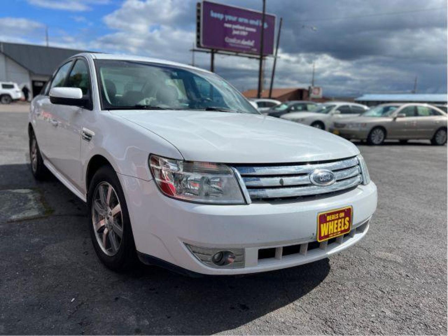 2008 Ford Taurus SEL (1FAHP24W48G) with an 3.5L V6 DOHC 24V engine, 6-Speed Automatic transmission, located at 601 E. Idaho St., Kalispell, MT, 59901, (406) 300-4664, 0.000000, 0.000000 - Photo#6