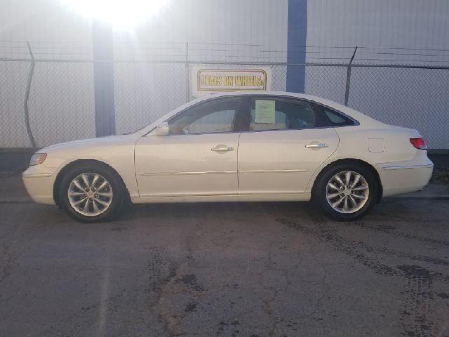 2008 Hyundai Azera Limited (KMHFC46F58A) with an 3.8L V6 DOHC 24V engine, 5-Speed Automatic transmission, located at 4801 10th Ave S,, Great Falls, MT, 59405, 0.000000, 0.000000 - Photo#6