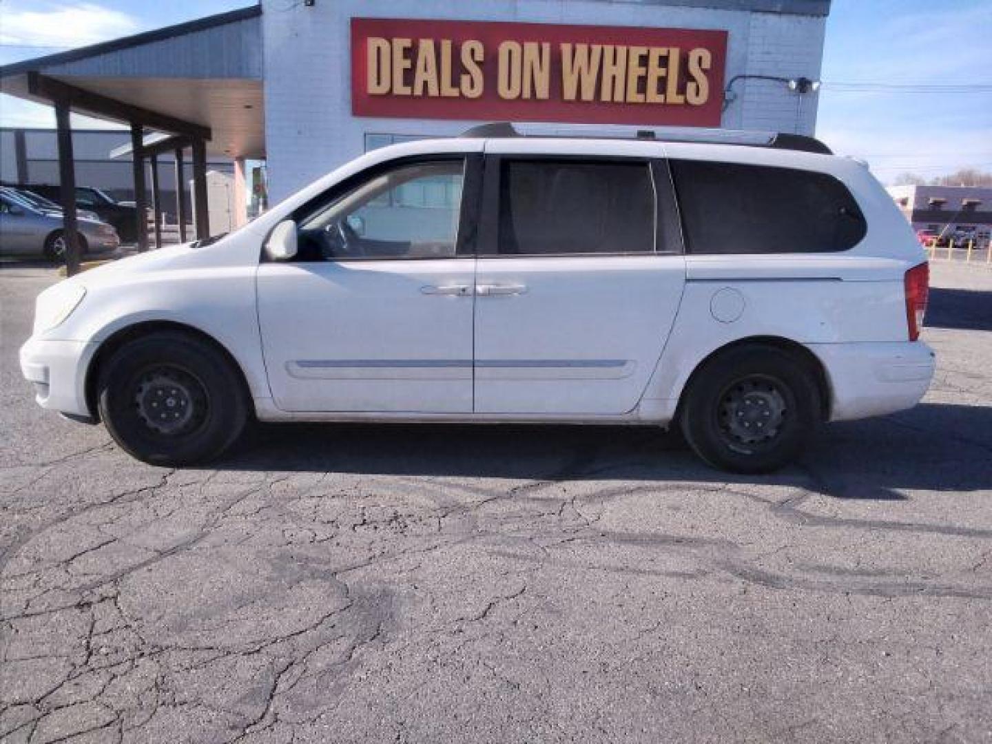 2008 Hyundai Entourage SPORTS VAN (KNDMC233086) with an 3.8L V6 DOHC 24V engine, 5-Speed Automatic transmission, located at 4047 Montana Ave., Billings, MT, 59101, 45.770847, -108.529800 - Photo#7