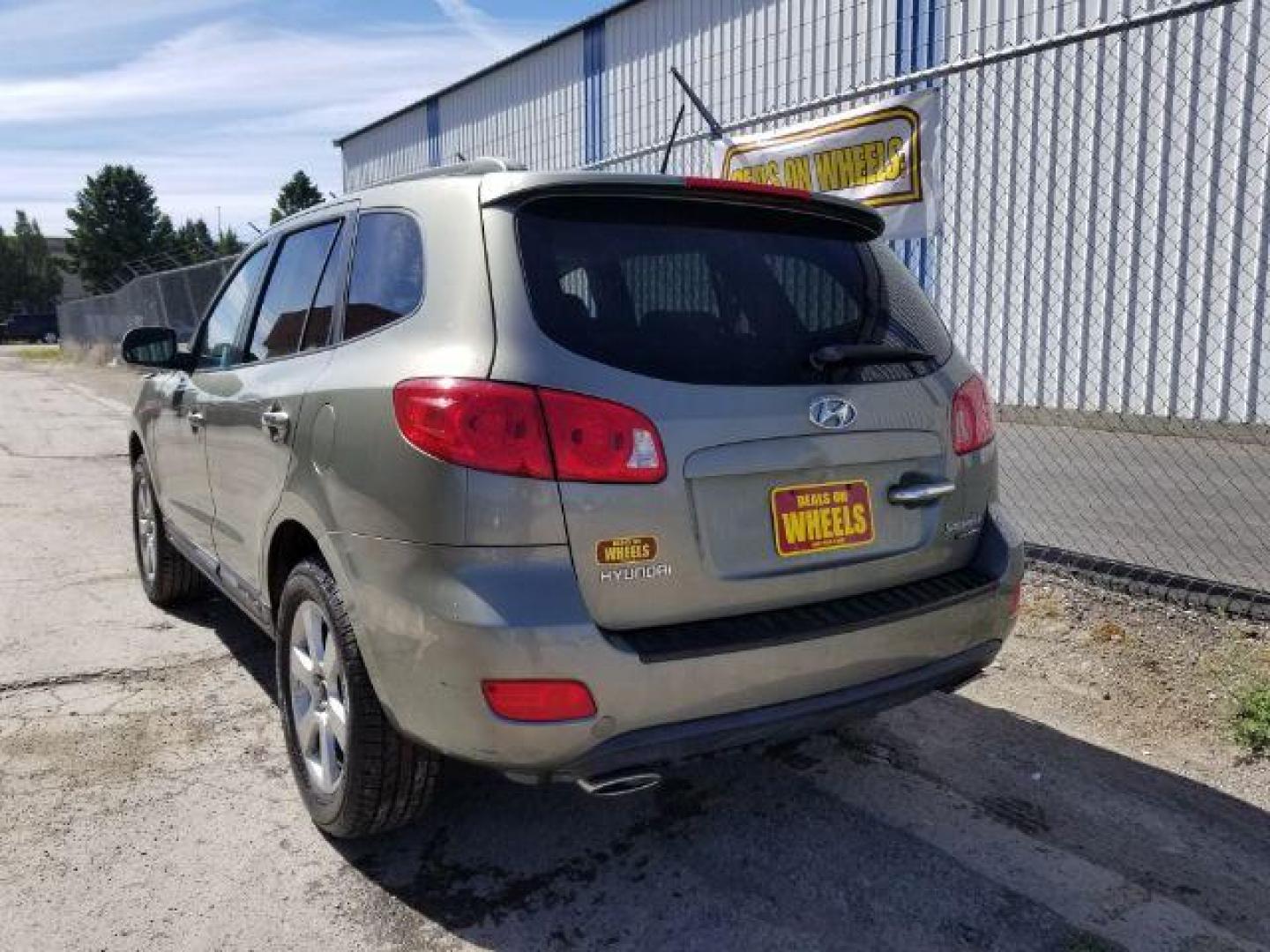 2008 Hyundai Santa Fe Limited AWD (5NMSH73E18H) with an 3.3L V6 DOHC 24V engine, 5-Speed Automatic transmission, located at 1821 N Montana Ave., Helena, MT, 59601, 0.000000, 0.000000 - Photo#13