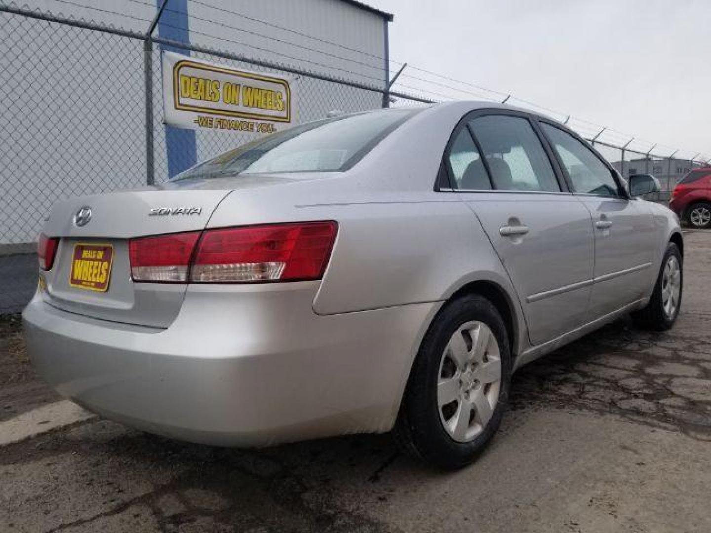 2008 Hyundai Sonata GLS (5NPET46C18H) with an 2.4L L4 DOHC 16V engine, located at 4801 10th Ave S,, Great Falls, MT, 59405, 0.000000, 0.000000 - Photo#4