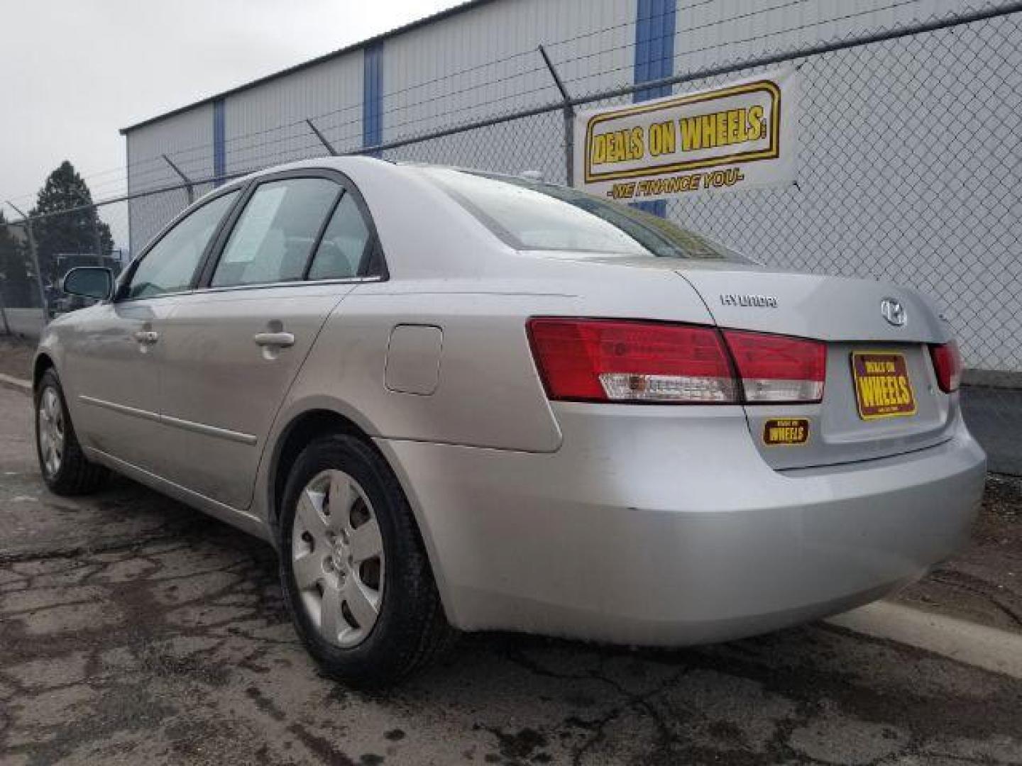 2008 Hyundai Sonata GLS (5NPET46C18H) with an 2.4L L4 DOHC 16V engine, located at 4801 10th Ave S,, Great Falls, MT, 59405, 0.000000, 0.000000 - Photo#5