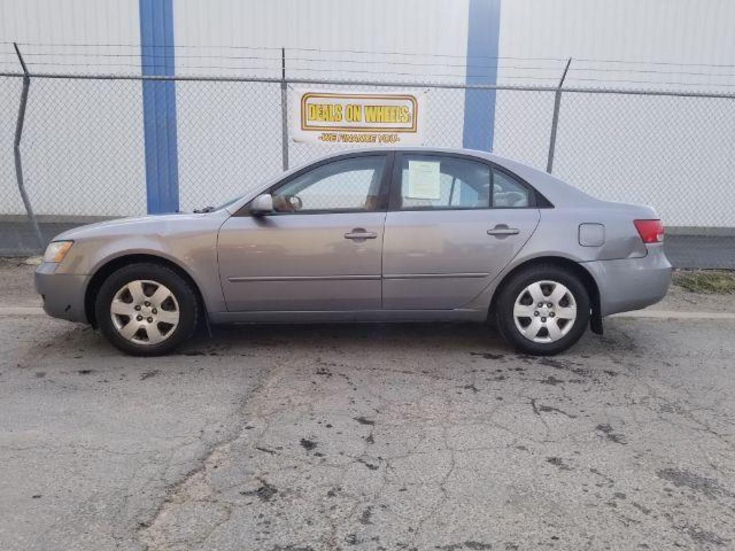 2008 Hyundai Sonata GLS (5NPET46C58H) with an 2.4L L4 DOHC 16V engine, located at 1800 West Broadway, Missoula, 59808, (406) 543-1986, 46.881348, -114.023628 - Photo#2