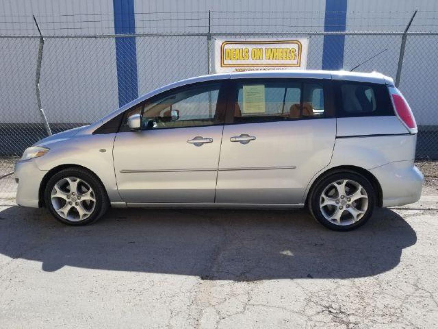 2008 Mazda MAZDA5 Sport (JM1CR293880) with an 2.3L L4 DOHC 16V engine, located at 601 E. Idaho St., Kalispell, MT, 59901, (406) 300-4664, 0.000000, 0.000000 - Photo#2