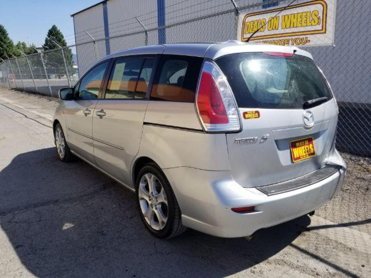 2008 Mazda MAZDA5 Sport (JM1CR293880) with an 2.3L L4 DOHC 16V engine, located at 601 E. Idaho St., Kalispell, MT, 59901, (406) 300-4664, 0.000000, 0.000000 - Photo#3