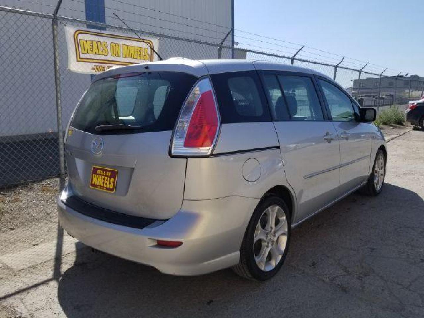 2008 Mazda MAZDA5 Sport (JM1CR293880) with an 2.3L L4 DOHC 16V engine, located at 601 E. Idaho St., Kalispell, MT, 59901, (406) 300-4664, 0.000000, 0.000000 - Photo#4