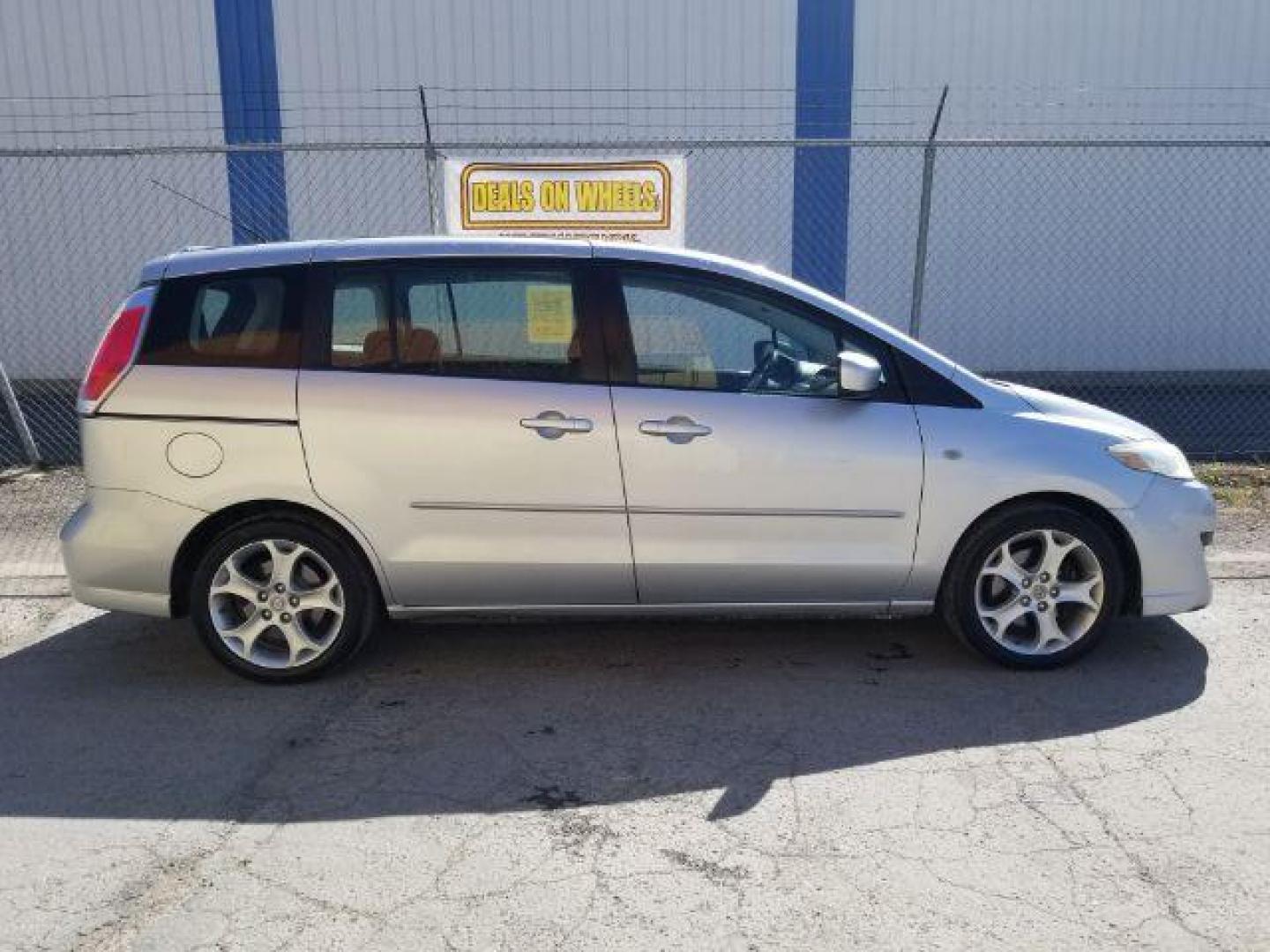 2008 Mazda MAZDA5 Sport (JM1CR293880) with an 2.3L L4 DOHC 16V engine, located at 601 E. Idaho St., Kalispell, MT, 59901, (406) 300-4664, 0.000000, 0.000000 - Photo#5