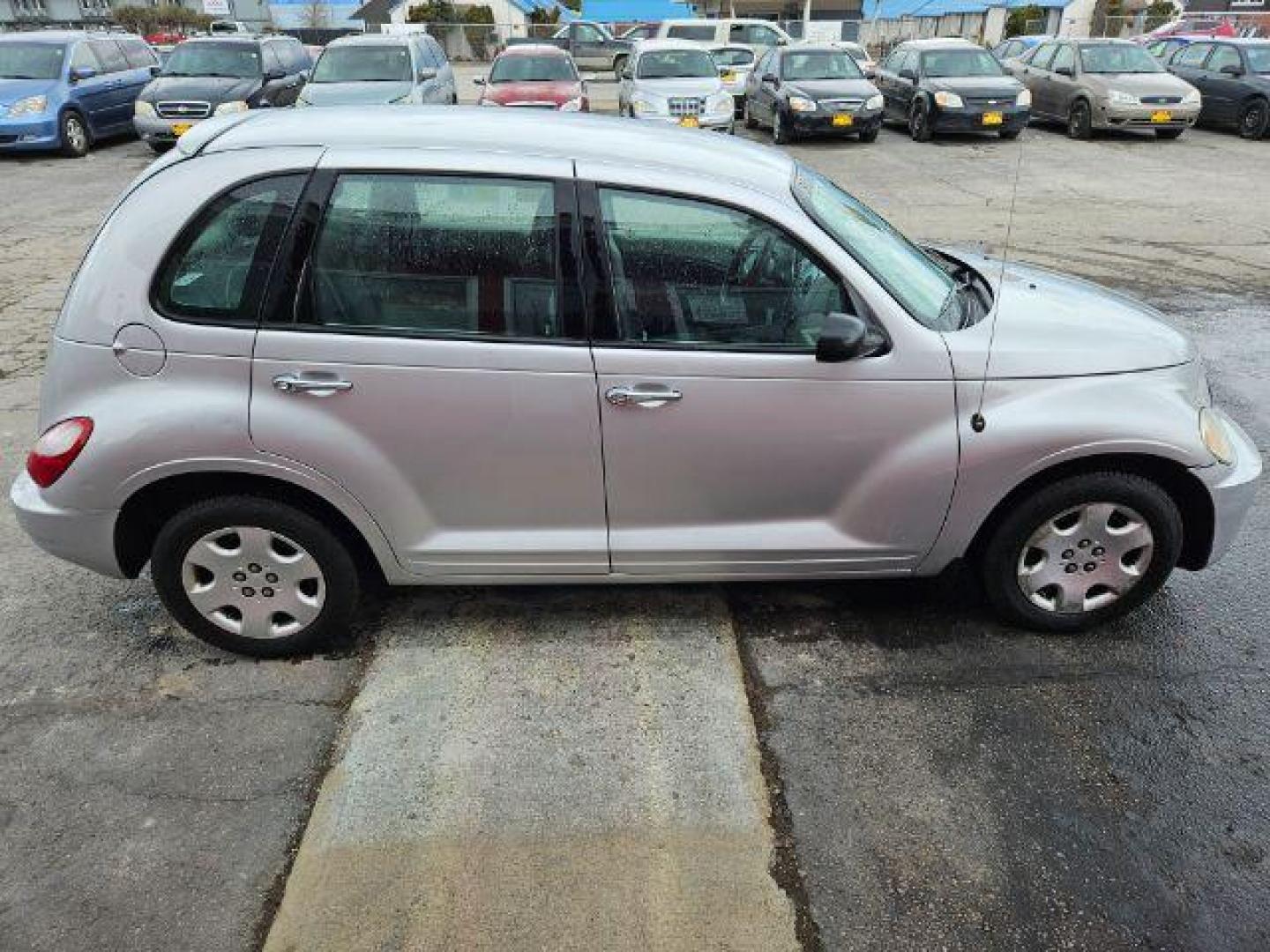 2009 Chrysler PT Cruiser Base (3A8FY48989T) with an 2.4L L4 DOHC 16V engine, located at 601 E. Idaho St., Kalispell, MT, 59901, (406) 300-4664, 0.000000, 0.000000 - Photo#5