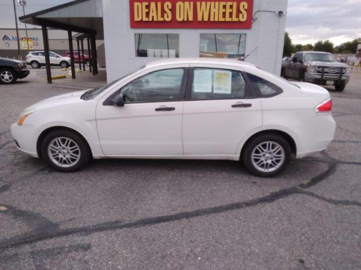 2009 Ford Focus SE Sedan (1FAHP35N29W) with an 2.0L L4 DOHC 16V engine, located at 4047 Montana Ave., Billings, MT, 59101, 45.770847, -108.529800 - Photo#7