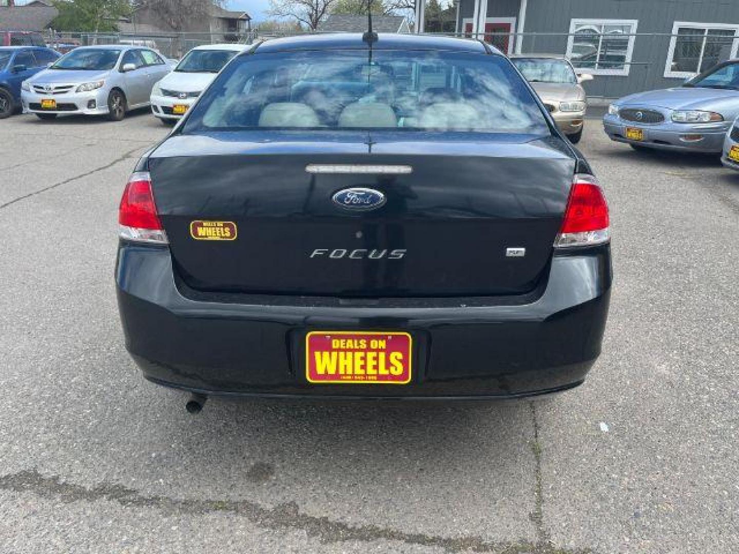 2009 Ford Focus SE Sedan (1FAHP35N99W) with an 2.0L L4 DOHC 16V engine, located at 1821 N Montana Ave., Helena, MT, 59601, 0.000000, 0.000000 - Photo#4