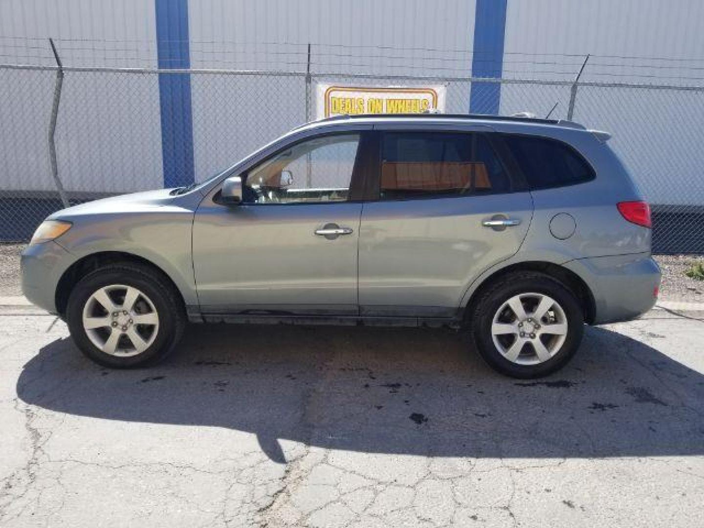 2009 Hyundai Santa Fe SE AWD (5NMSH73E09H) with an 3.3L V6 DOHC 24V engine, 5-Speed Automatic transmission, located at 1800 West Broadway, Missoula, 59808, (406) 543-1986, 46.881348, -114.023628 - Photo#2