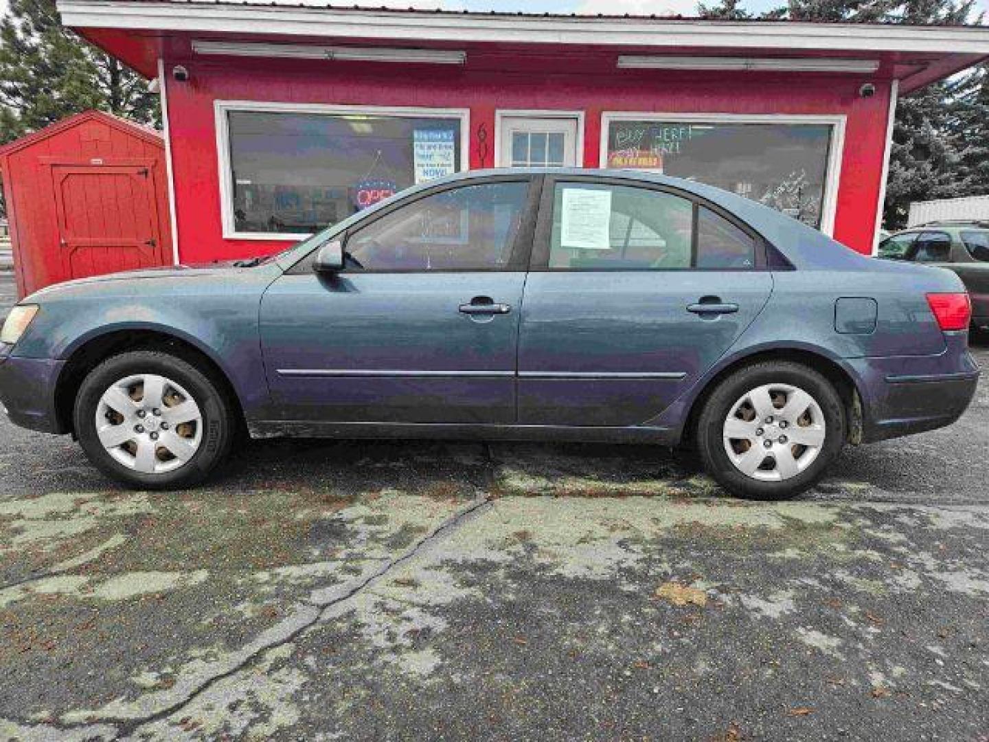 2009 Hyundai Sonata GLS (5NPET46C09H) with an 2.4L L4 DOHC 16V engine, located at 601 E. Idaho St., Kalispell, MT, 59901, (406) 300-4664, 0.000000, 0.000000 - Photo#1