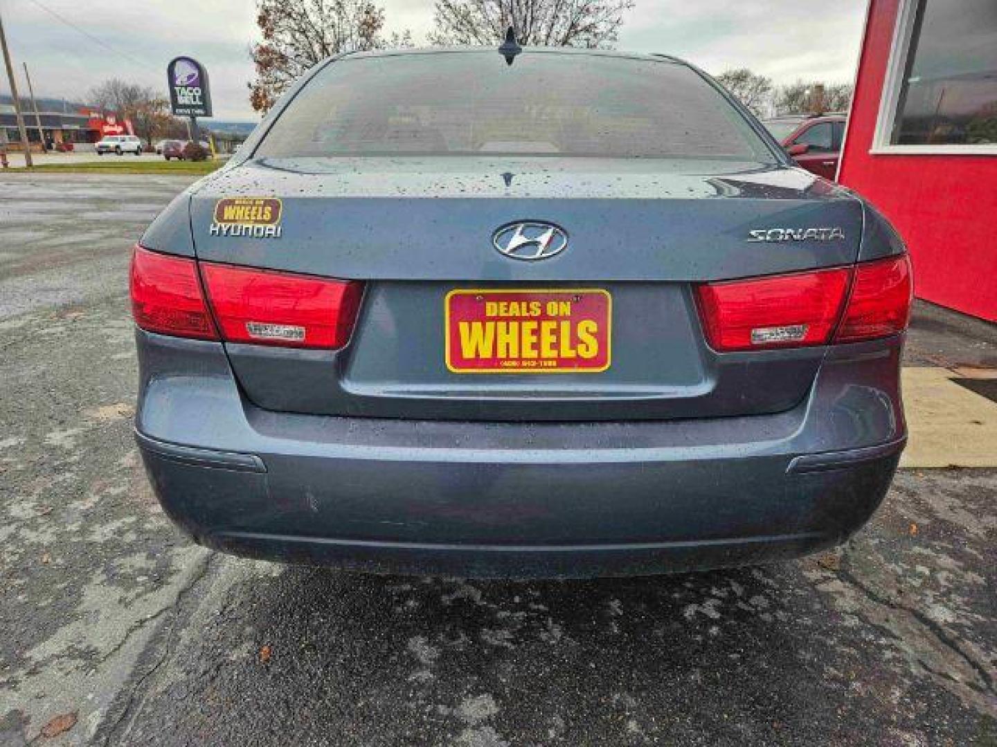 2009 Hyundai Sonata GLS (5NPET46C09H) with an 2.4L L4 DOHC 16V engine, located at 601 E. Idaho St., Kalispell, MT, 59901, (406) 300-4664, 0.000000, 0.000000 - Photo#3