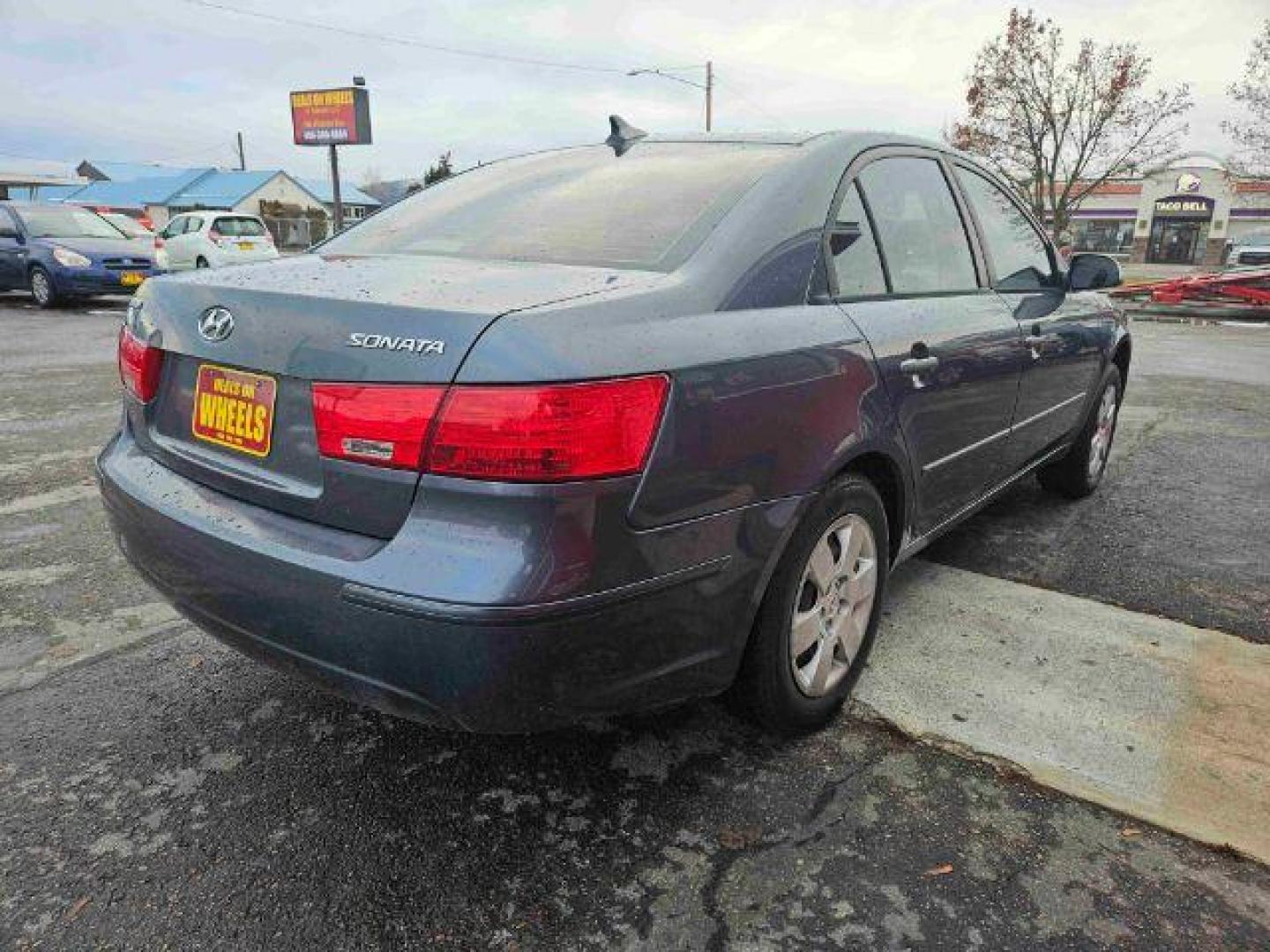 2009 Hyundai Sonata GLS (5NPET46C09H) with an 2.4L L4 DOHC 16V engine, located at 601 E. Idaho St., Kalispell, MT, 59901, (406) 300-4664, 0.000000, 0.000000 - Photo#4