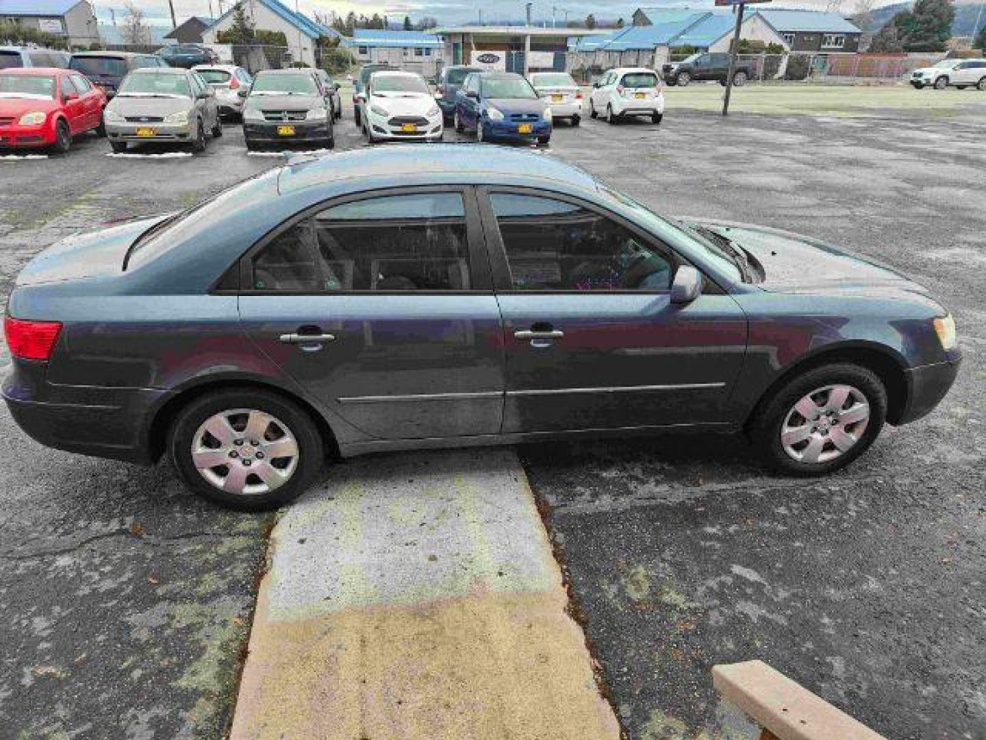 2009 Hyundai Sonata GLS (5NPET46C09H) with an 2.4L L4 DOHC 16V engine, located at 601 E. Idaho St., Kalispell, MT, 59901, (406) 300-4664, 0.000000, 0.000000 - Photo#5