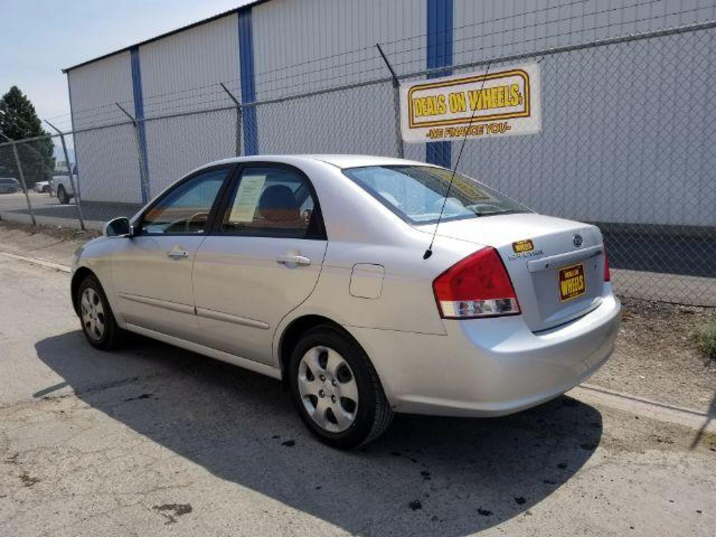 2009 Kia Spectra EX (KNAFE222695) with an 2.0L L4 DOHC 16V engine, located at 601 E. Idaho St., Kalispell, MT, 59901, (406) 300-4664, 0.000000, 0.000000 - Photo#3