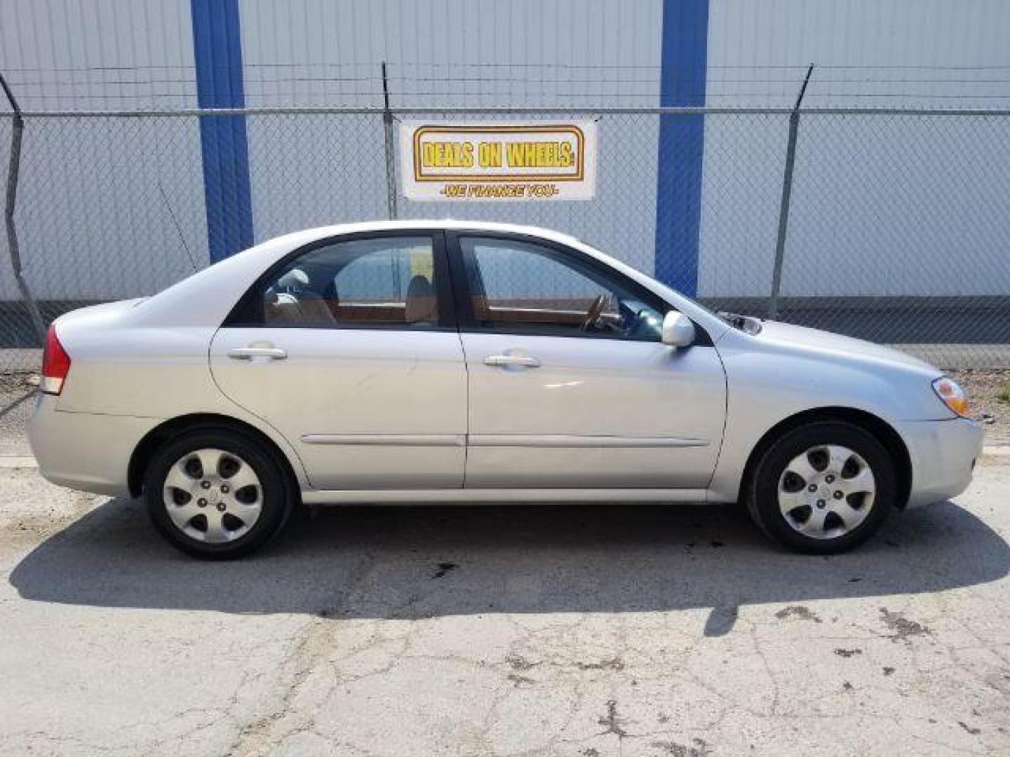 2009 Kia Spectra EX (KNAFE222695) with an 2.0L L4 DOHC 16V engine, located at 601 E. Idaho St., Kalispell, MT, 59901, (406) 300-4664, 0.000000, 0.000000 - Photo#5