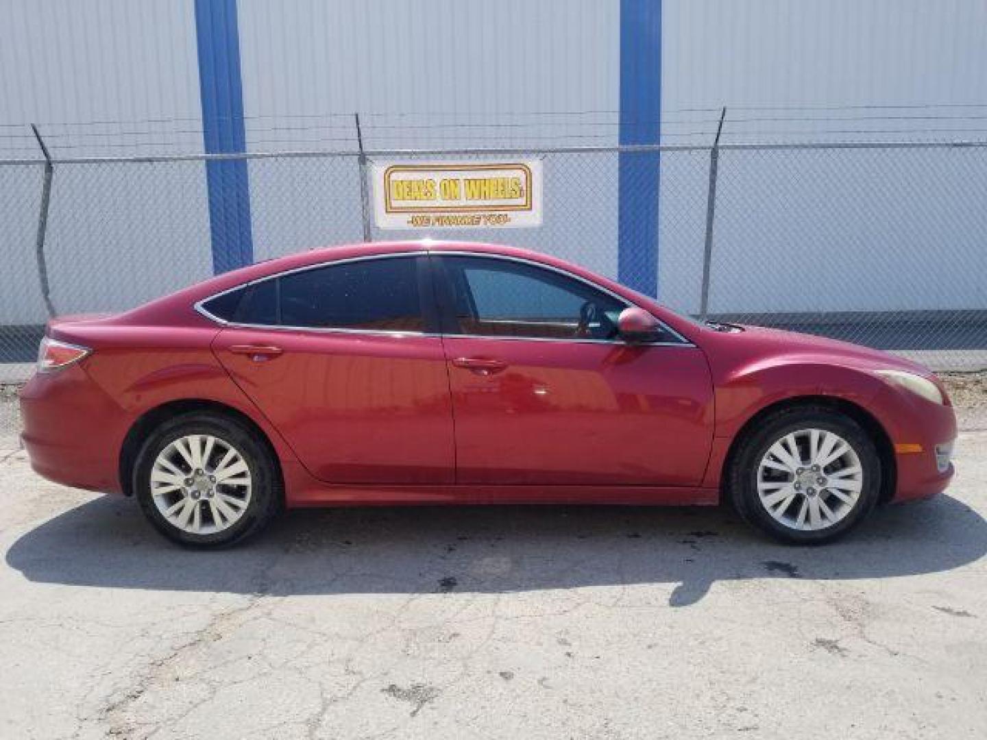 2009 Mazda Mazda6 i SV (1YVHP82A895) with an 2.5L L4 DOHC 16V engine, located at 1800 West Broadway, Missoula, 59808, (406) 543-1986, 46.881348, -114.023628 - Photo#5