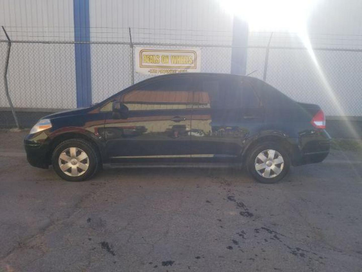 2009 Nissan Versa 1.6 Base Sedan (3N1CC11E79L) with an 1.6L L4 DOHC 16V engine, 5-Speed Manual transmission, located at 601 E. Idaho St., Kalispell, MT, 59901, (406) 300-4664, 0.000000, 0.000000 - Photo#2