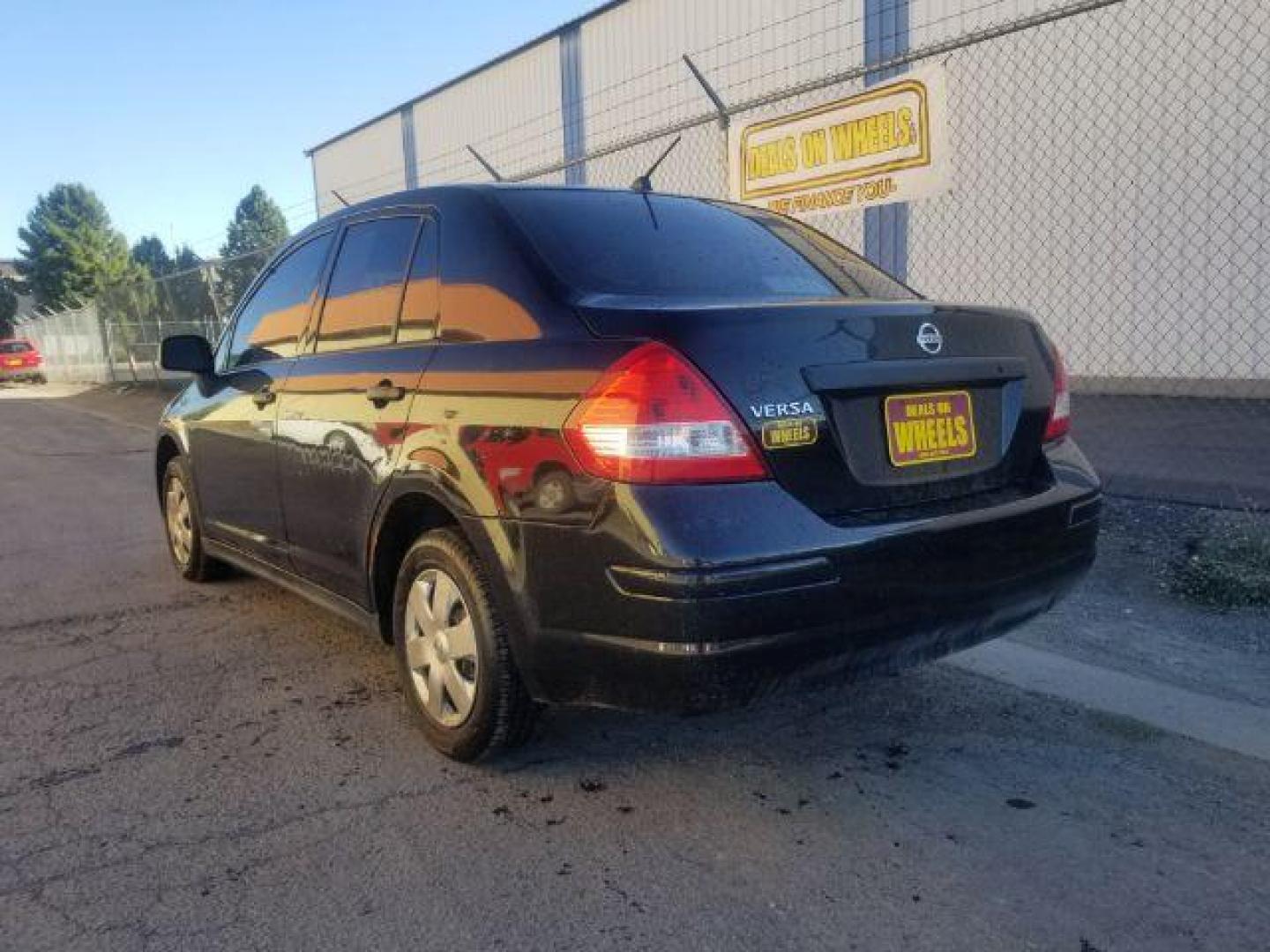 2009 Nissan Versa 1.6 Base Sedan (3N1CC11E79L) with an 1.6L L4 DOHC 16V engine, 5-Speed Manual transmission, located at 601 E. Idaho St., Kalispell, MT, 59901, (406) 300-4664, 0.000000, 0.000000 - Photo#3