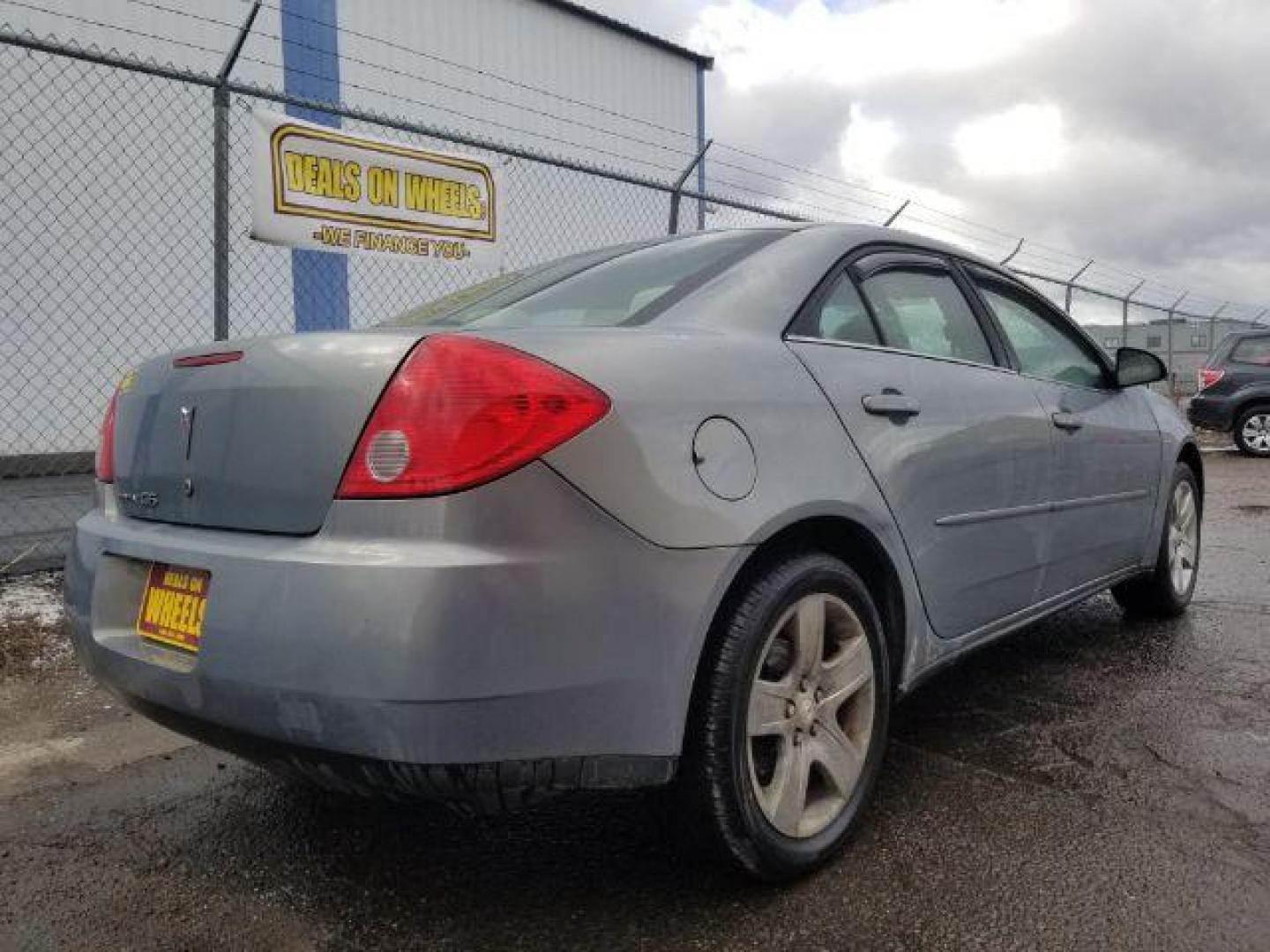 2009 Pontiac G6 Sedan (1G2ZG57BX94) with an 2.4L L4 DOHC 16V engine, 4-Speed Automatic transmission, located at 4801 10th Ave S,, Great Falls, MT, 59405, 0.000000, 0.000000 - Photo#4