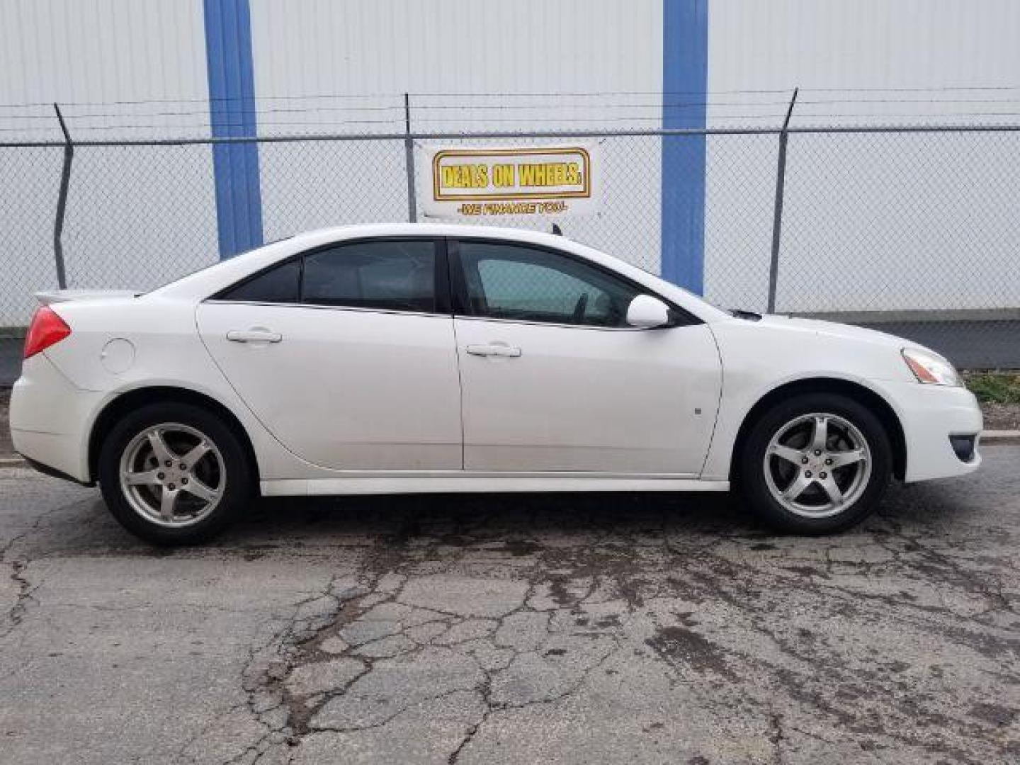 2009 Pontiac G6 Sedan (1G2ZJ57K694) with an 3.5L V6 OHV 12V engine, 4-Speed Automatic transmission, located at 601 E. Idaho St., Kalispell, MT, 59901, (406) 300-4664, 0.000000, 0.000000 - Photo#5