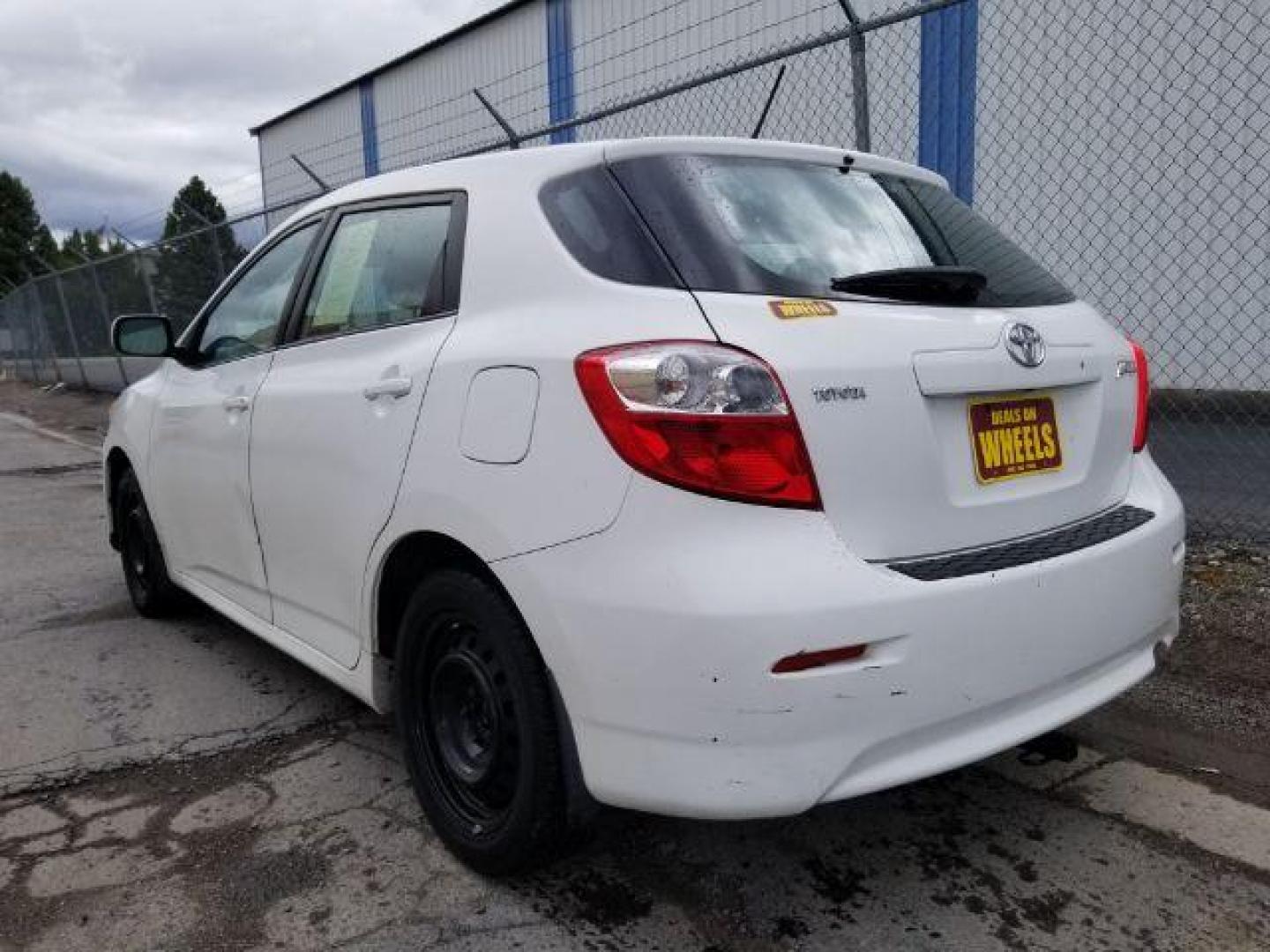 2009 Toyota Matrix Base 4-Speed AT (2T1KU40E09C) with an 1.8L L4 DOHC 16V engine, 4-Speed Automatic transmission, located at 1821 N Montana Ave., Helena, MT, 59601, 0.000000, 0.000000 - Photo#3