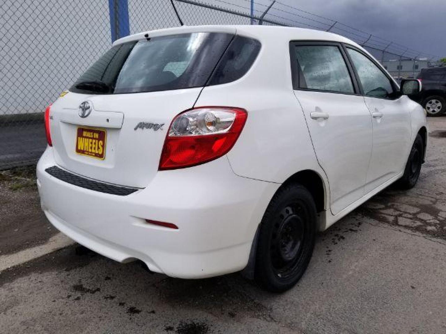 2009 Toyota Matrix Base 4-Speed AT (2T1KU40E09C) with an 1.8L L4 DOHC 16V engine, 4-Speed Automatic transmission, located at 1821 N Montana Ave., Helena, MT, 59601, 0.000000, 0.000000 - Photo#4