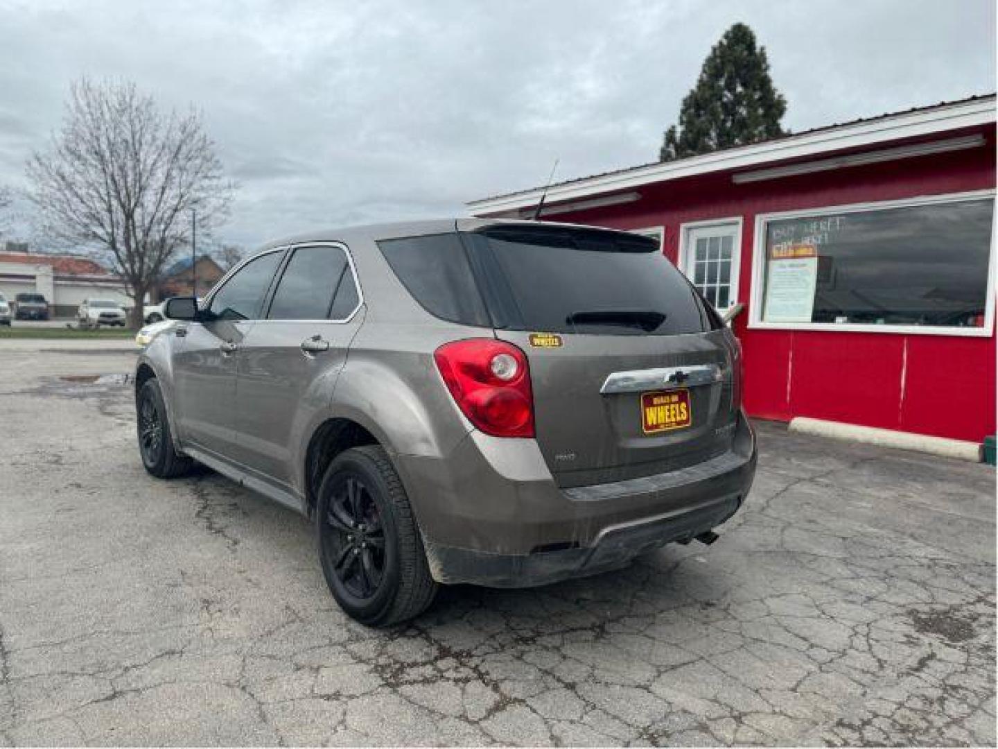 2010 Chevrolet Equinox LT2 FWD (2CNFLNEW0A6) with an 2.4L L4 DOHC 16V engine, 6-Speed Automatic transmission, located at 601 E. Idaho St., Kalispell, MT, 59901, (406) 300-4664, 0.000000, 0.000000 - Photo#2