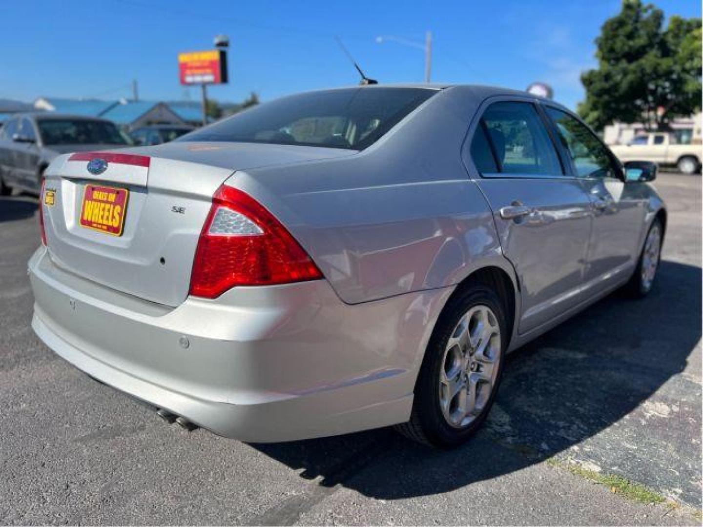 2010 Ford Fusion SE (3FAHP0HA9AR) with an 2.5L L4 DOHC 16V engine, located at 601 E. Idaho St., Kalispell, MT, 59901, (406) 300-4664, 0.000000, 0.000000 - Photo#4