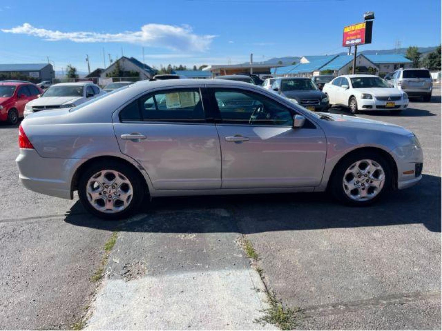 2010 Ford Fusion SE (3FAHP0HA9AR) with an 2.5L L4 DOHC 16V engine, located at 601 E. Idaho St., Kalispell, MT, 59901, (406) 300-4664, 0.000000, 0.000000 - Photo#5