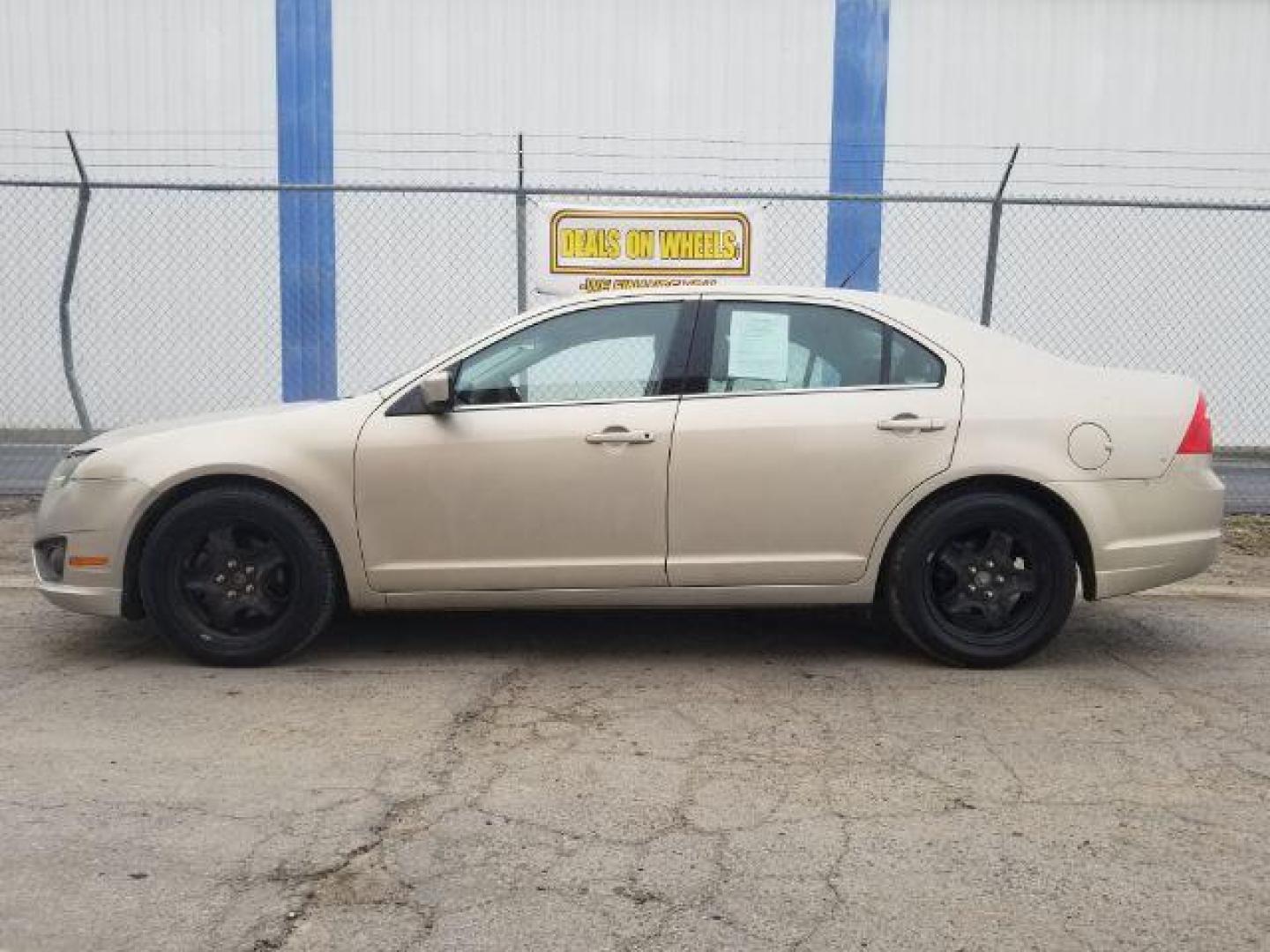 2010 Ford Fusion SE (3FAHP0HAXAR) with an 2.5L L4 DOHC 16V engine, located at 601 E. Idaho St., Kalispell, MT, 59901, (406) 300-4664, 0.000000, 0.000000 - Photo#6