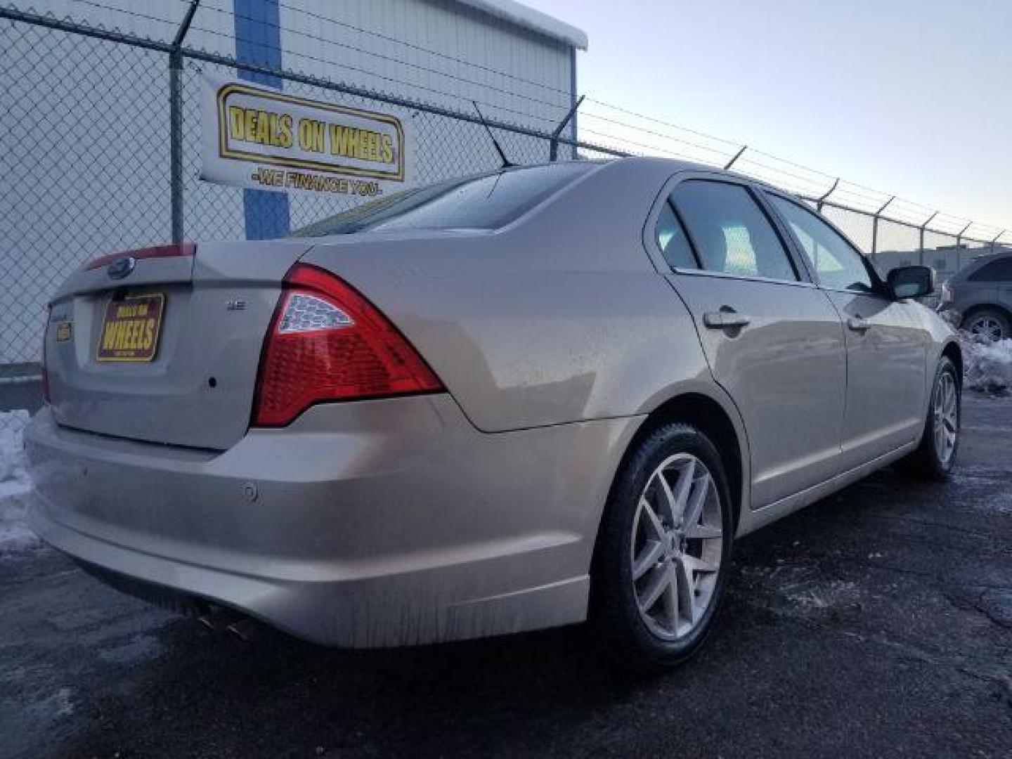 2010 Ford Fusion SE (3FAHP0HA9AR) with an 2.5L L4 DOHC 16V engine, located at 601 E. Idaho St., Kalispell, MT, 59901, (406) 300-4664, 0.000000, 0.000000 - Photo#4