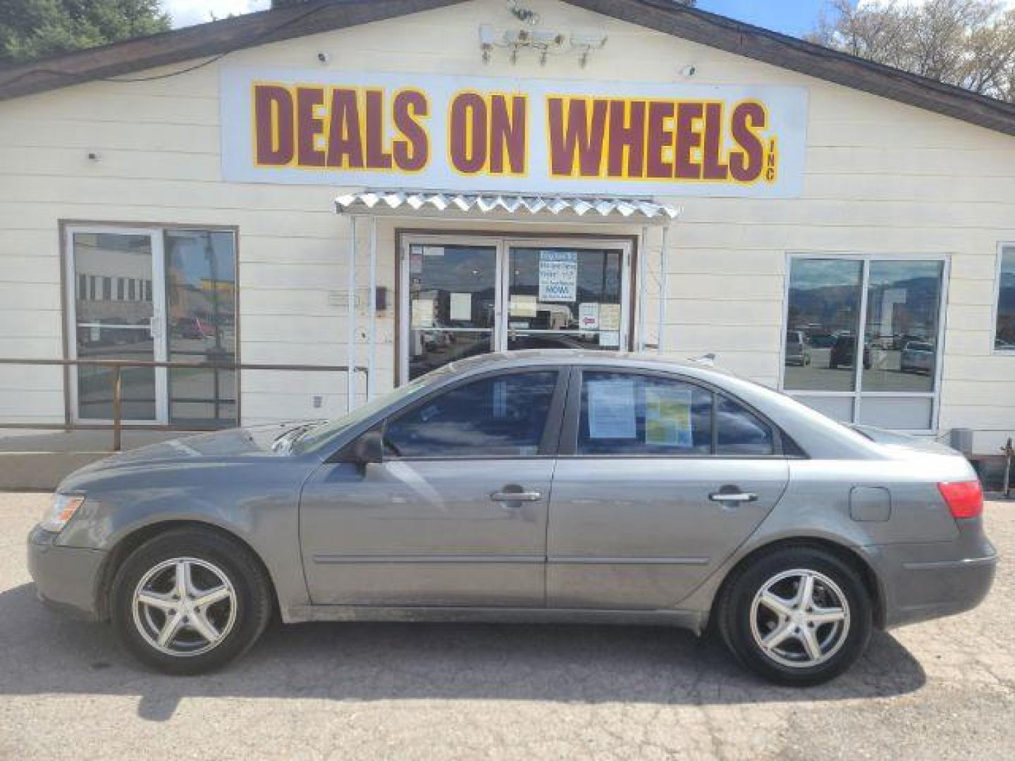 2010 Hyundai Sonata GLS (5NPET4AC7AH) with an 2.4L L4 DOHC 16V engine, located at 1800 West Broadway, Missoula, 59808, (406) 543-1986, 46.881348, -114.023628 - Photo#5