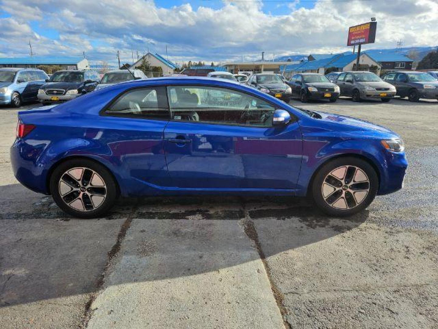 2010 Kia Forte Koup EX (KNAFU6A29A5) with an 2.0L L4 DOHC 16V engine, located at 601 E. Idaho St., Kalispell, MT, 59901, (406) 300-4664, 0.000000, 0.000000 - Photo#5